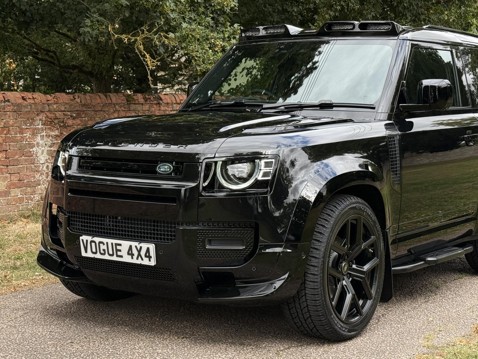 Land Rover Defender 90 3.0 D250 MHEV X-Dynamic SE Hard Top SUV 3dr Diesel Auto 4WD SWB Euro 6 (s/s) (249 ps)
