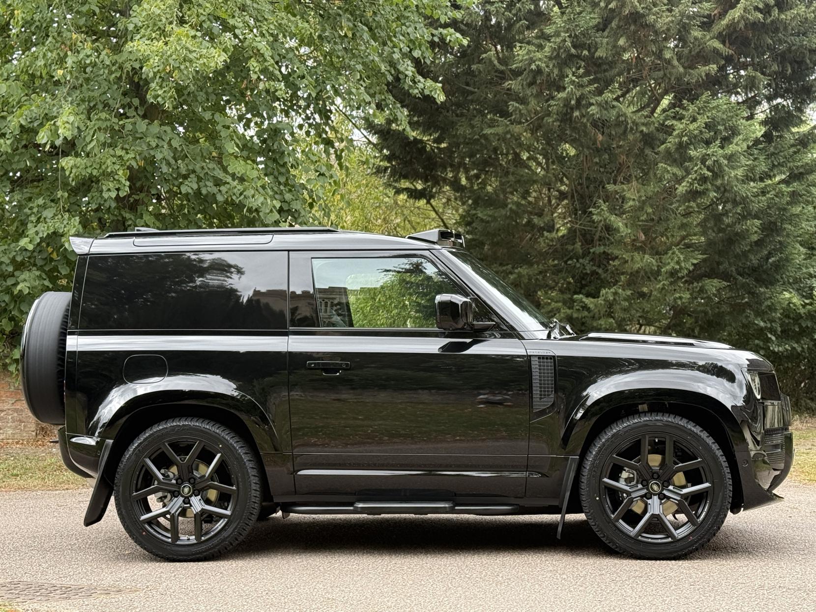 Land Rover Defender 90 3.0 D250 MHEV X-Dynamic SE Hard Top SUV 3dr Diesel Auto 4WD SWB Euro 6 (s/s) (249 ps)