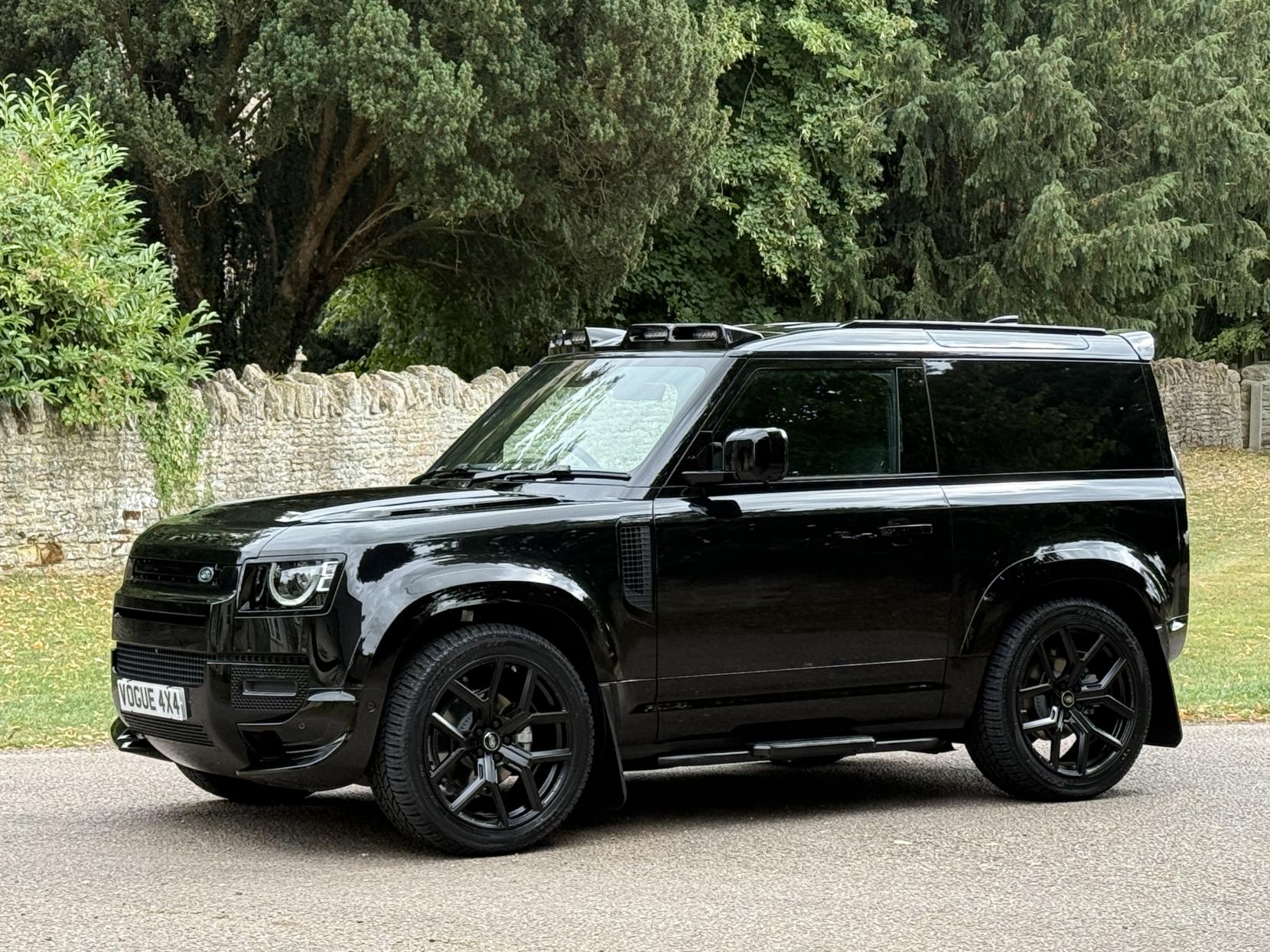 Land Rover Defender 90 3.0 D250 MHEV X-Dynamic SE Hard Top SUV 3dr Diesel Auto 4WD SWB Euro 6 (s/s) (249 ps)