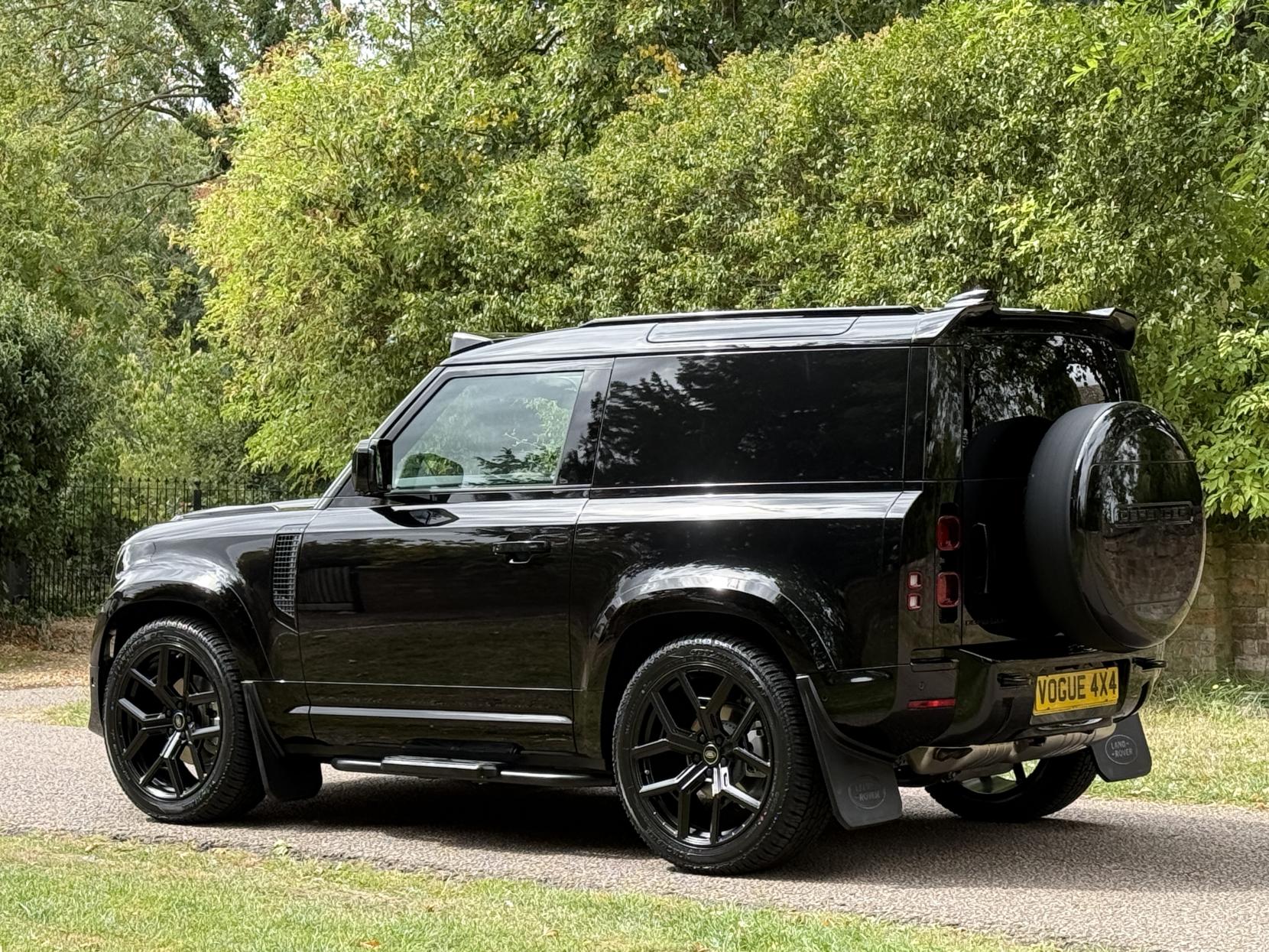 Land Rover Defender 90 3.0 D250 MHEV X-Dynamic SE Hard Top SUV 3dr Diesel Auto 4WD SWB Euro 6 (s/s) (249 ps)