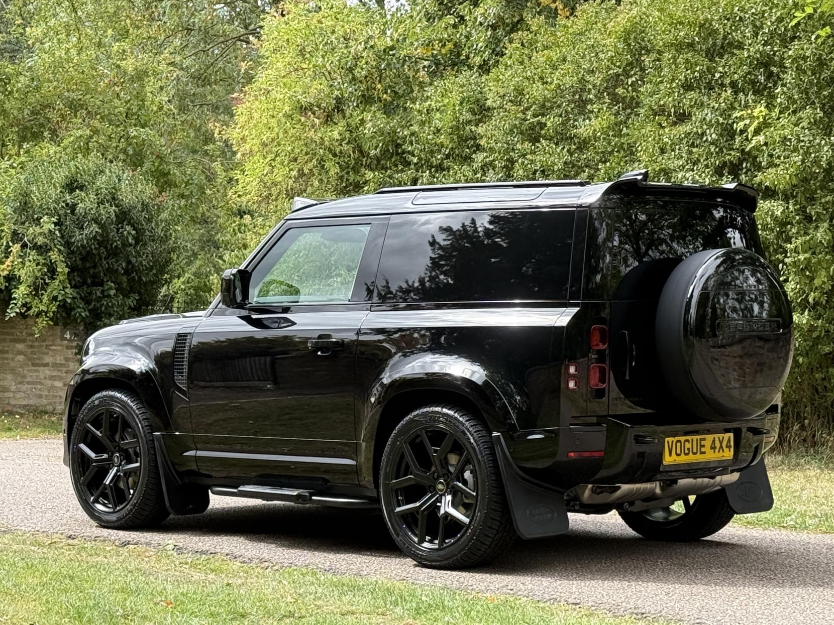 Land Rover Defender 90 3.0 D250 MHEV X-Dynamic SE Hard Top SUV 3dr Diesel Auto 4WD SWB Euro 6 (s/s) (249 ps)