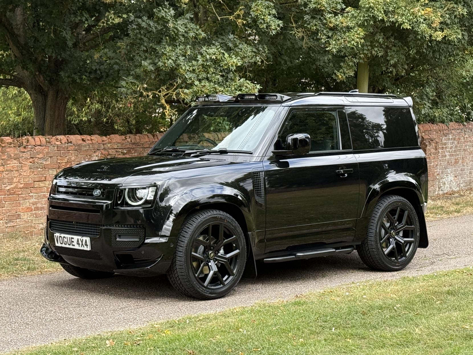 Land Rover Defender 90 3.0 D250 MHEV X-Dynamic SE Hard Top SUV 3dr Diesel Auto 4WD SWB Euro 6 (s/s) (249 ps)