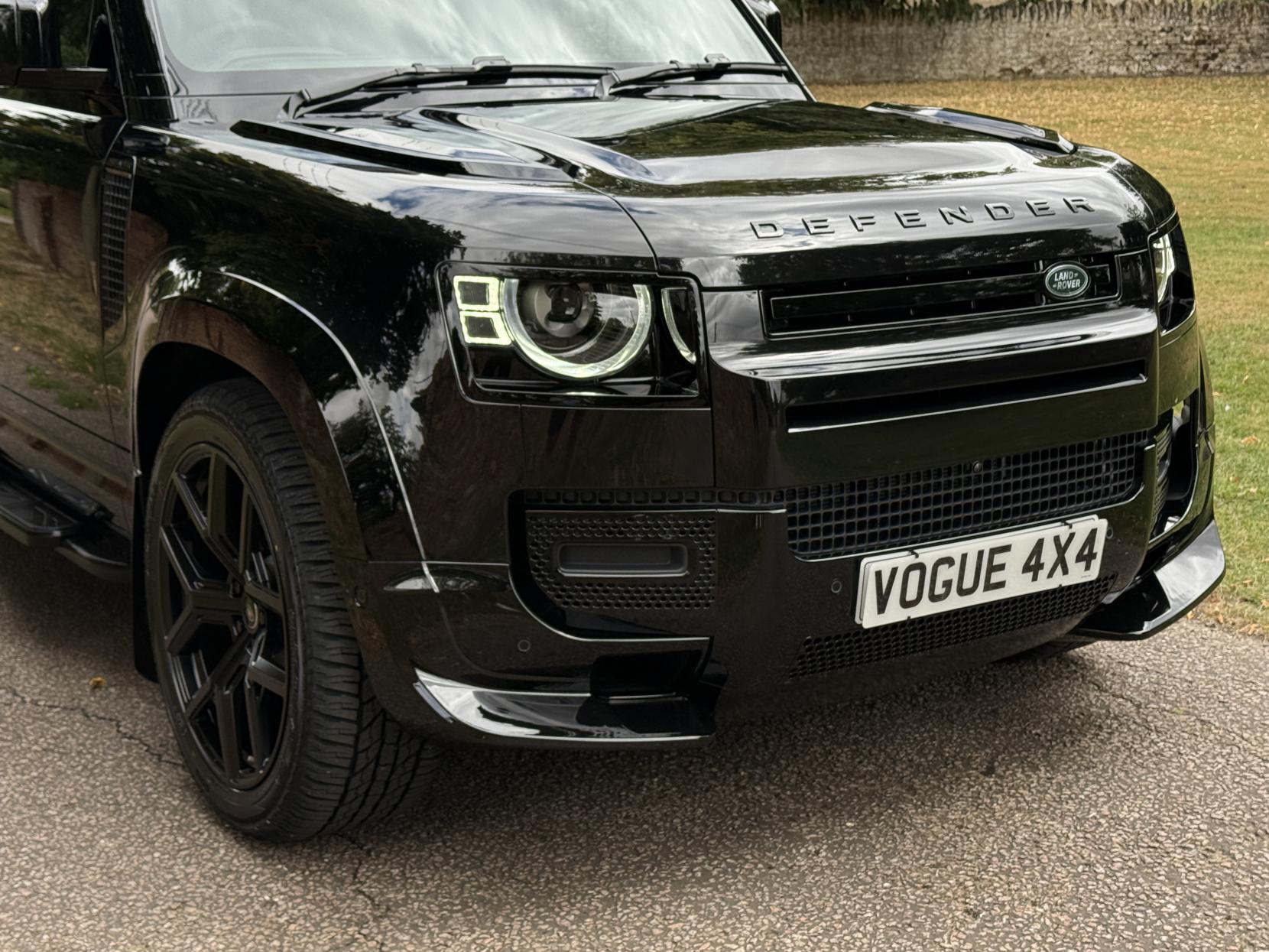 Land Rover Defender 90 3.0 D250 MHEV X-Dynamic SE Hard Top SUV 3dr Diesel Auto 4WD SWB Euro 6 (s/s) (249 ps)