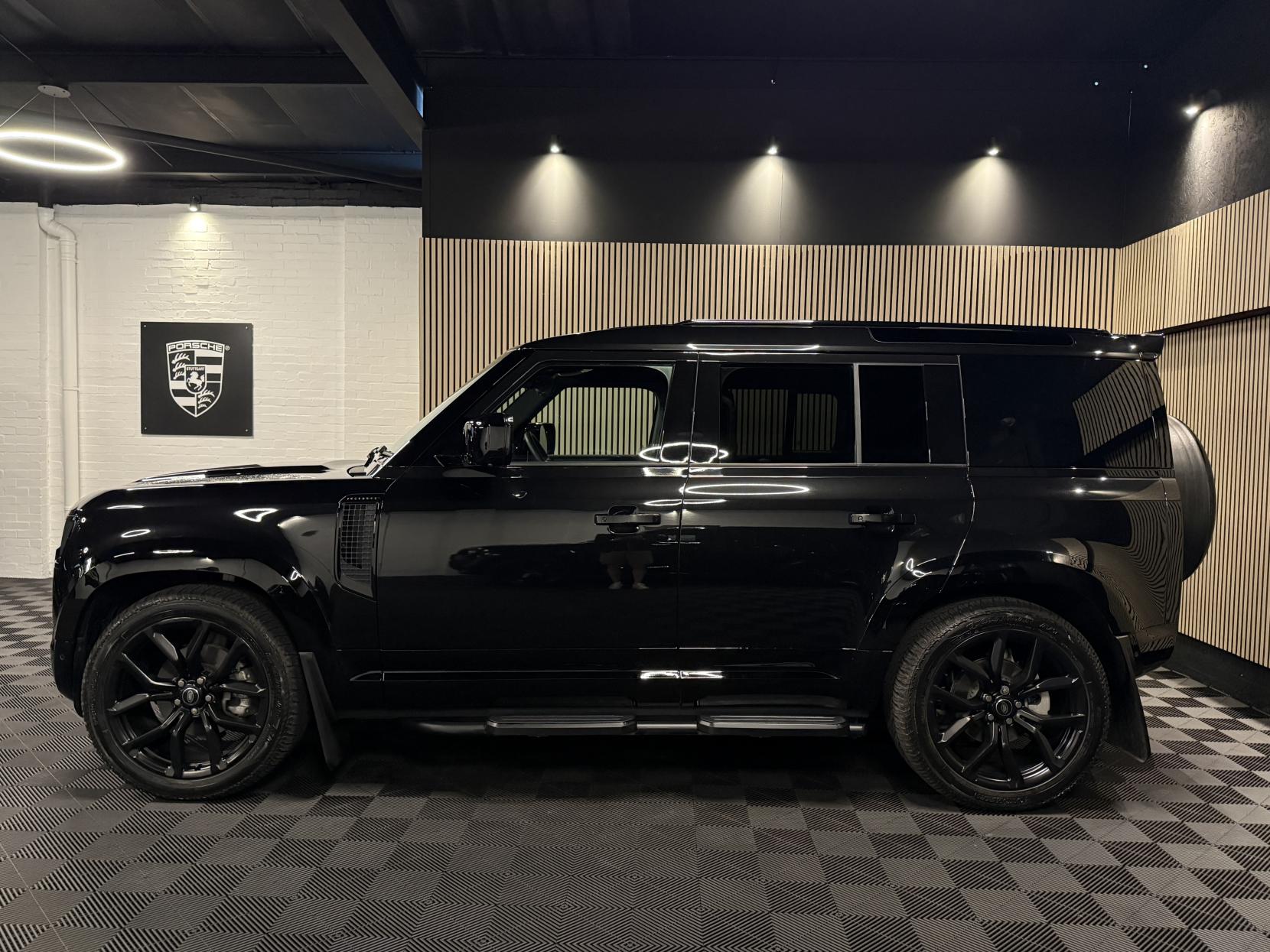 Land Rover Defender 110 3.0 D250 MHEV SE Hard Top SUV 5dr Diesel Auto 4WD MWB Euro 6 (s/s) (250 ps)