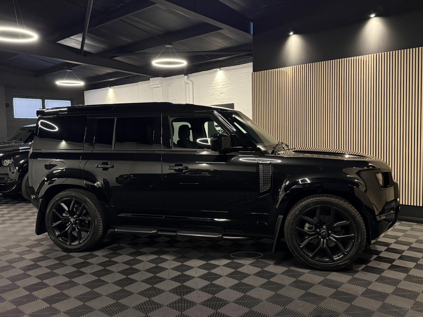 Land Rover Defender 110 3.0 D250 MHEV SE Hard Top SUV 5dr Diesel Auto 4WD MWB Euro 6 (s/s) (250 ps)