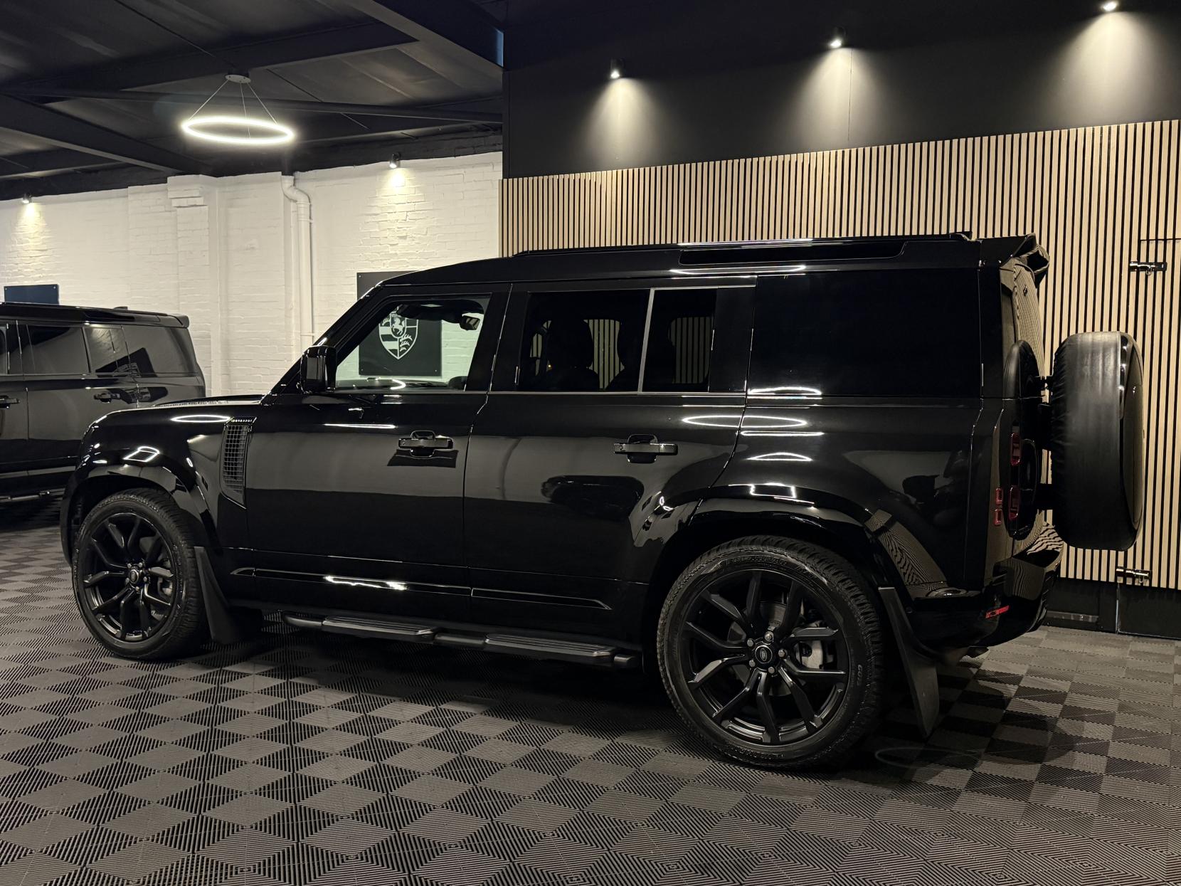 Land Rover Defender 110 3.0 D250 MHEV SE Hard Top SUV 5dr Diesel Auto 4WD MWB Euro 6 (s/s) (250 ps)
