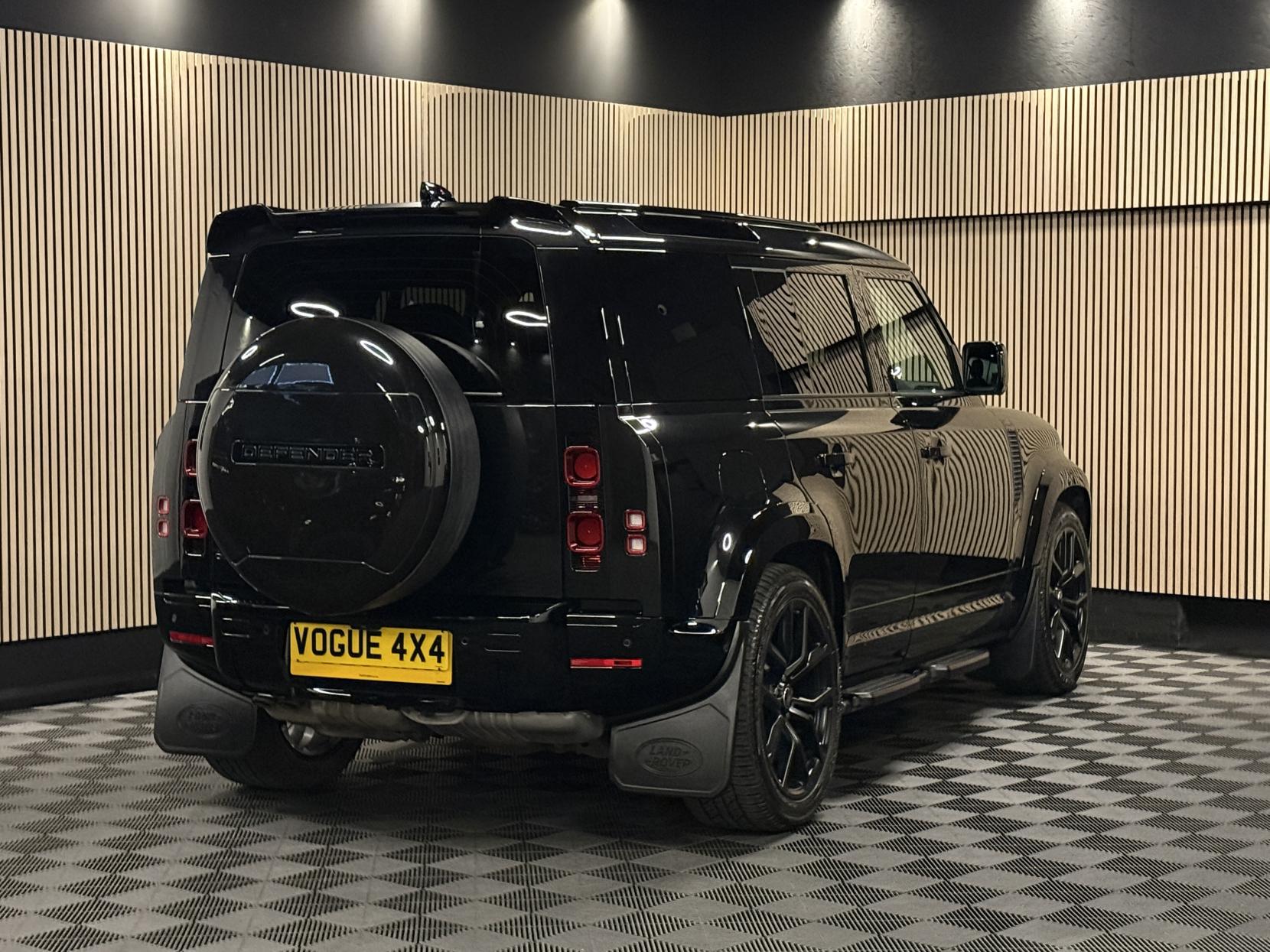 Land Rover Defender 110 3.0 D250 MHEV SE Hard Top SUV 5dr Diesel Auto 4WD MWB Euro 6 (s/s) (250 ps)