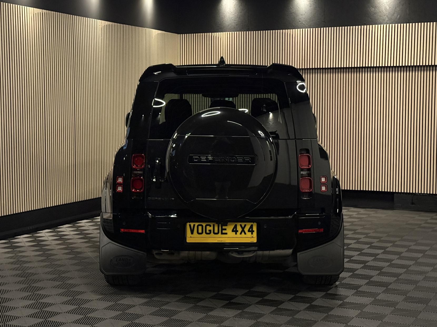 Land Rover Defender 110 3.0 D250 MHEV SE Hard Top SUV 5dr Diesel Auto 4WD MWB Euro 6 (s/s) (250 ps)