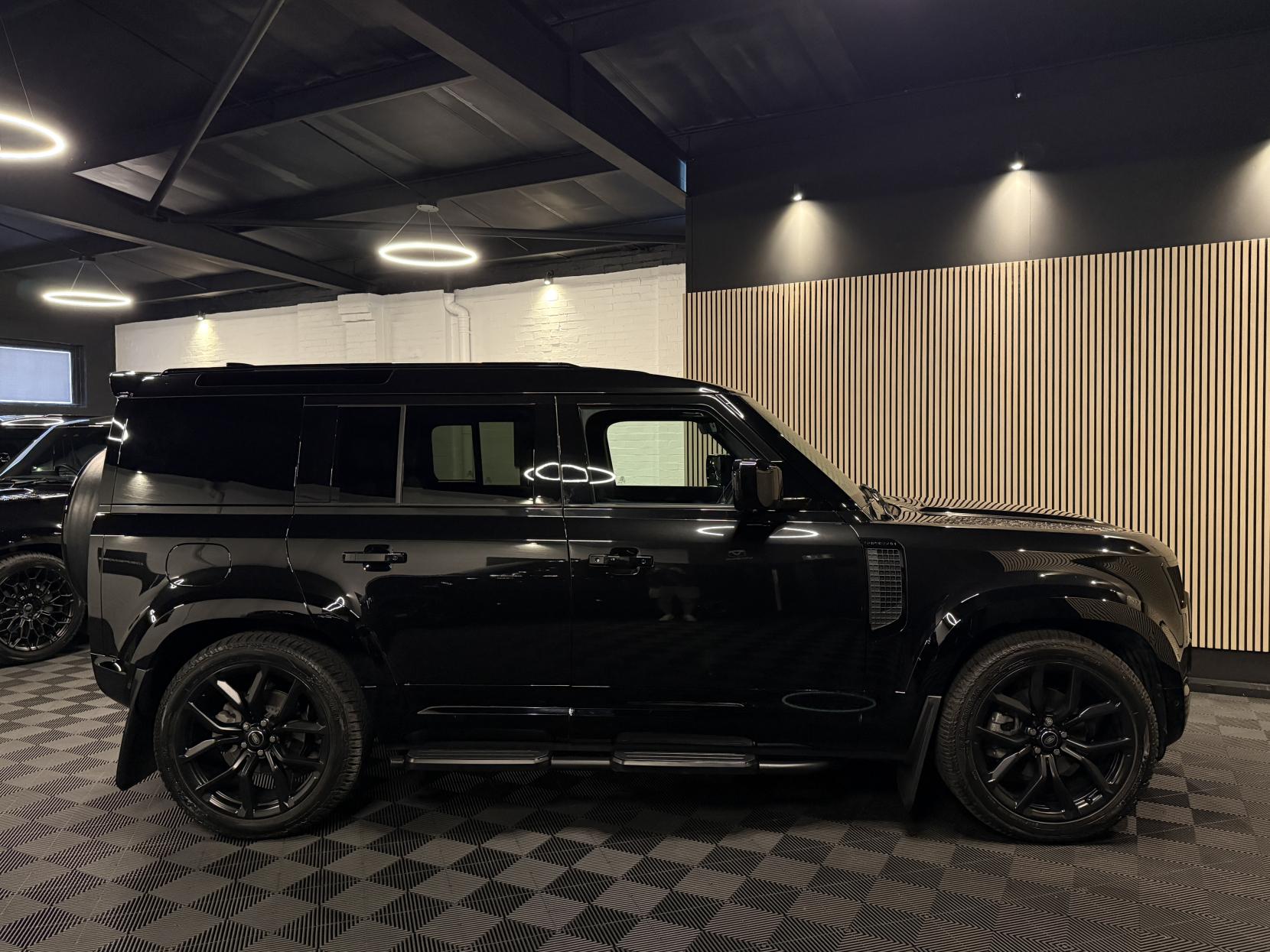 Land Rover Defender 110 3.0 D250 MHEV SE Hard Top SUV 5dr Diesel Auto 4WD MWB Euro 6 (s/s) (250 ps)