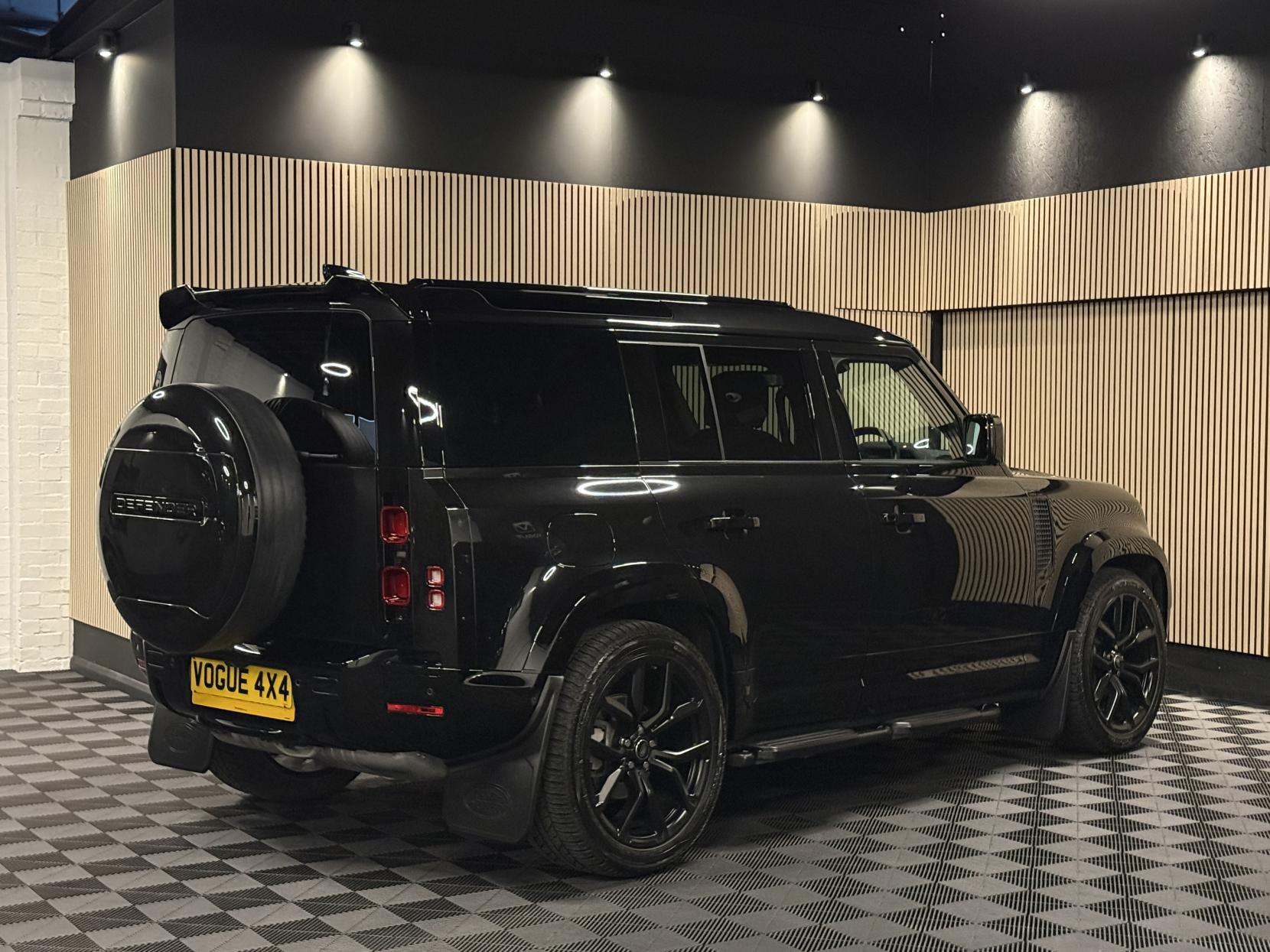 Land Rover Defender 110 3.0 D250 MHEV SE Hard Top SUV 5dr Diesel Auto 4WD MWB Euro 6 (s/s) (250 ps)