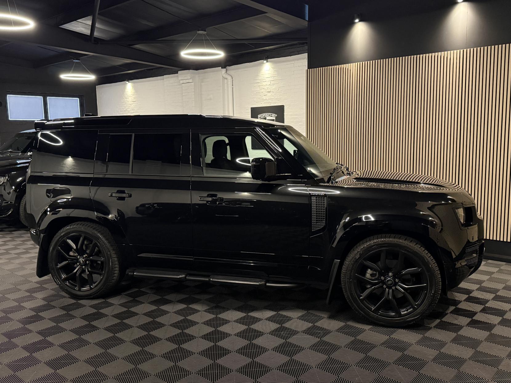 Land Rover Defender 110 3.0 D250 MHEV SE Hard Top SUV 5dr Diesel Auto 4WD MWB Euro 6 (s/s) (250 ps)