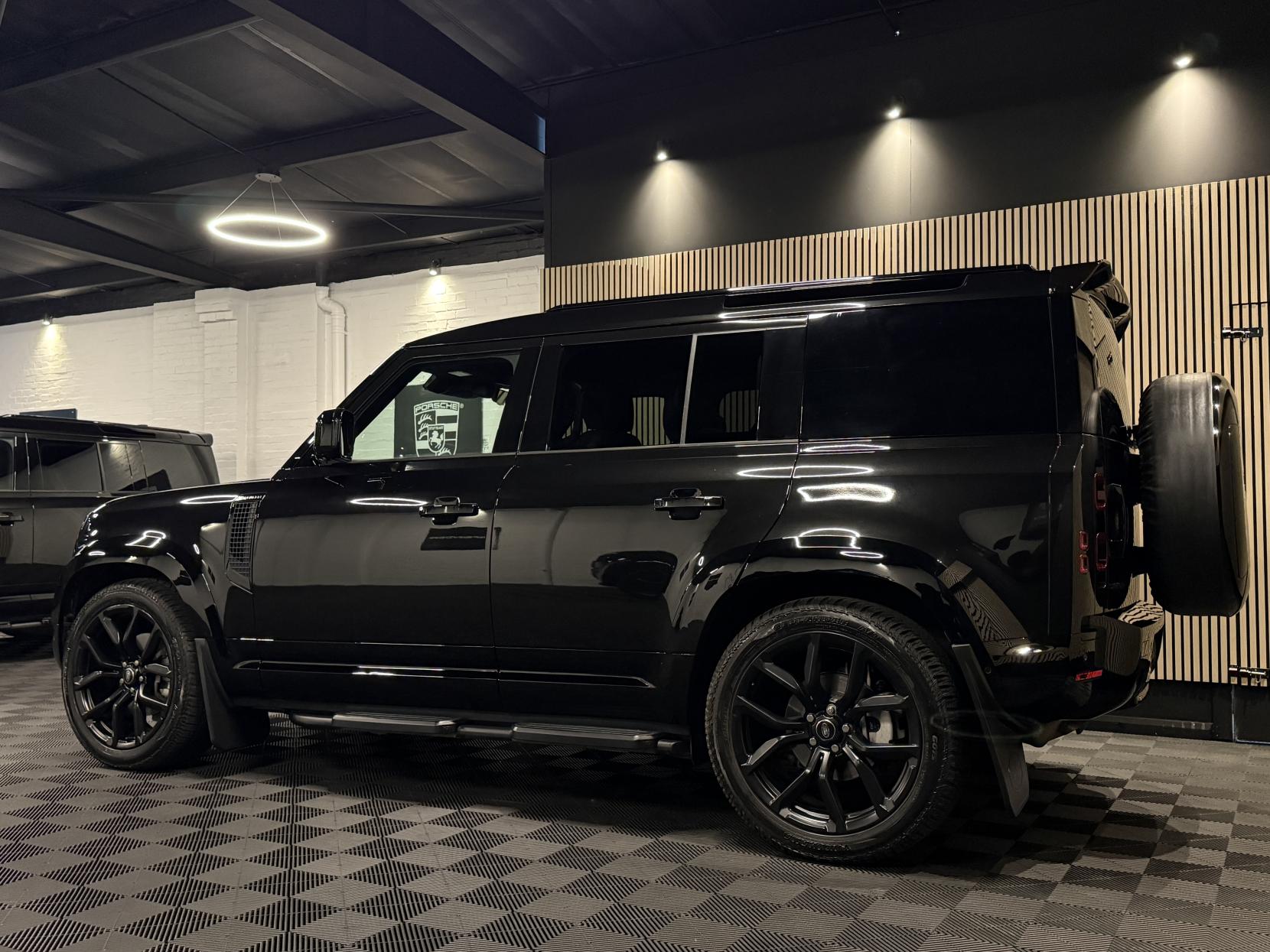 Land Rover Defender 110 3.0 D250 MHEV SE Hard Top SUV 5dr Diesel Auto 4WD MWB Euro 6 (s/s) (250 ps)
