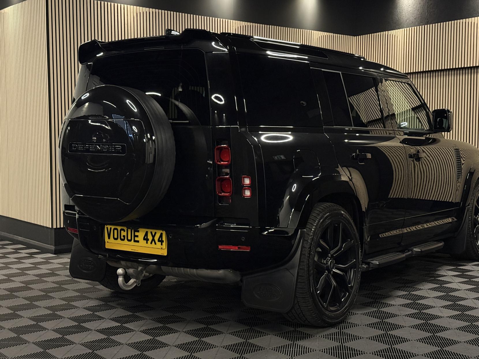 Land Rover Defender 110 3.0 D250 MHEV SE Hard Top SUV 5dr Diesel Auto 4WD MWB Euro 6 (s/s) (250 ps)
