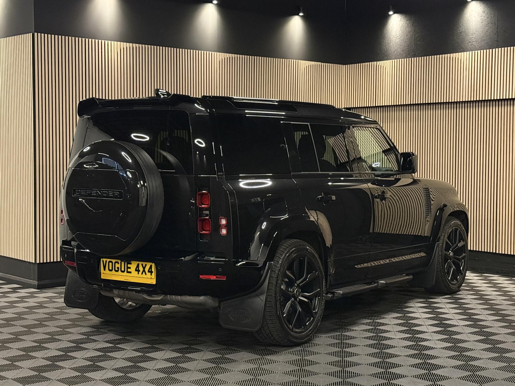 Land Rover Defender 110 3.0 D250 MHEV SE Hard Top SUV 5dr Diesel Auto 4WD MWB Euro 6 (s/s) (250 ps)