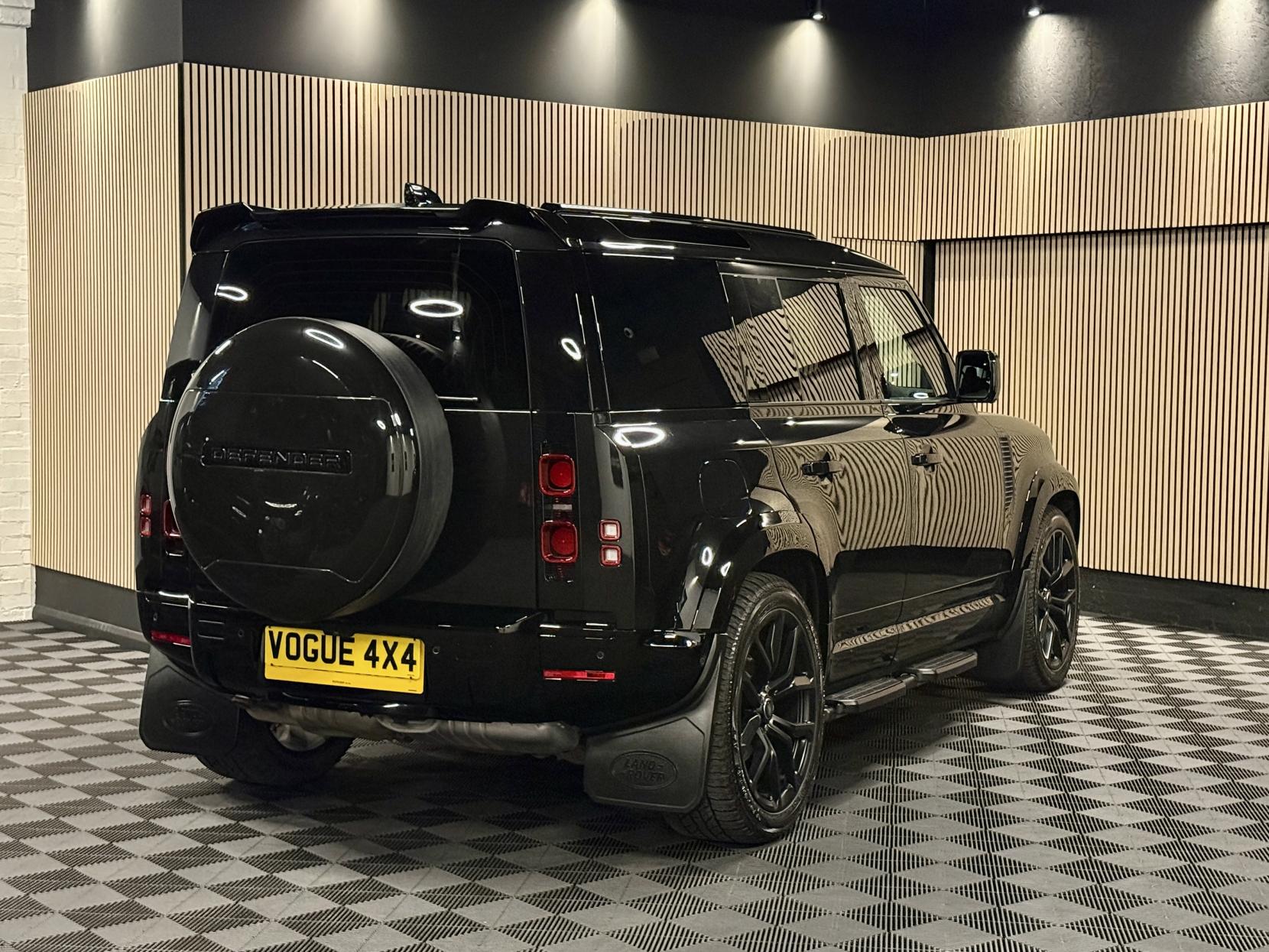 Land Rover Defender 110 3.0 D250 MHEV SE Hard Top SUV 5dr Diesel Auto 4WD MWB Euro 6 (s/s) (250 ps)