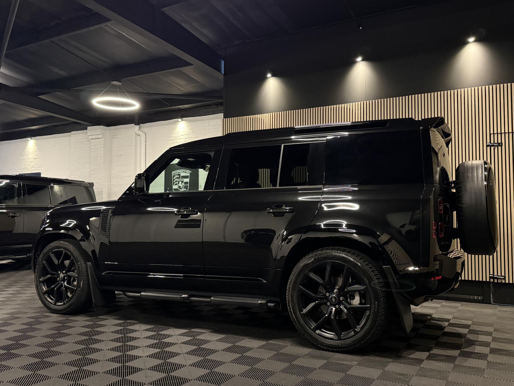 Land Rover Defender 110 3.0 D250 MHEV SE Hard Top SUV 5dr Diesel Auto 4WD MWB Euro 6 (s/s) (250 ps)