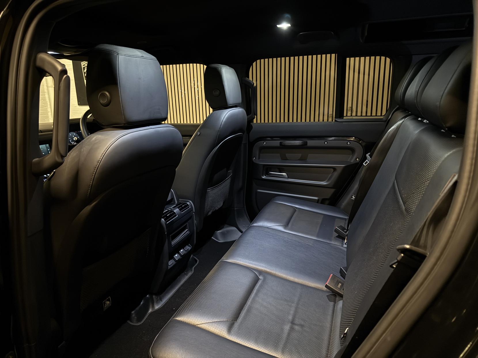 Land Rover Defender 110 3.0 D250 MHEV SE Hard Top SUV 5dr Diesel Auto 4WD MWB Euro 6 (s/s) (250 ps)
