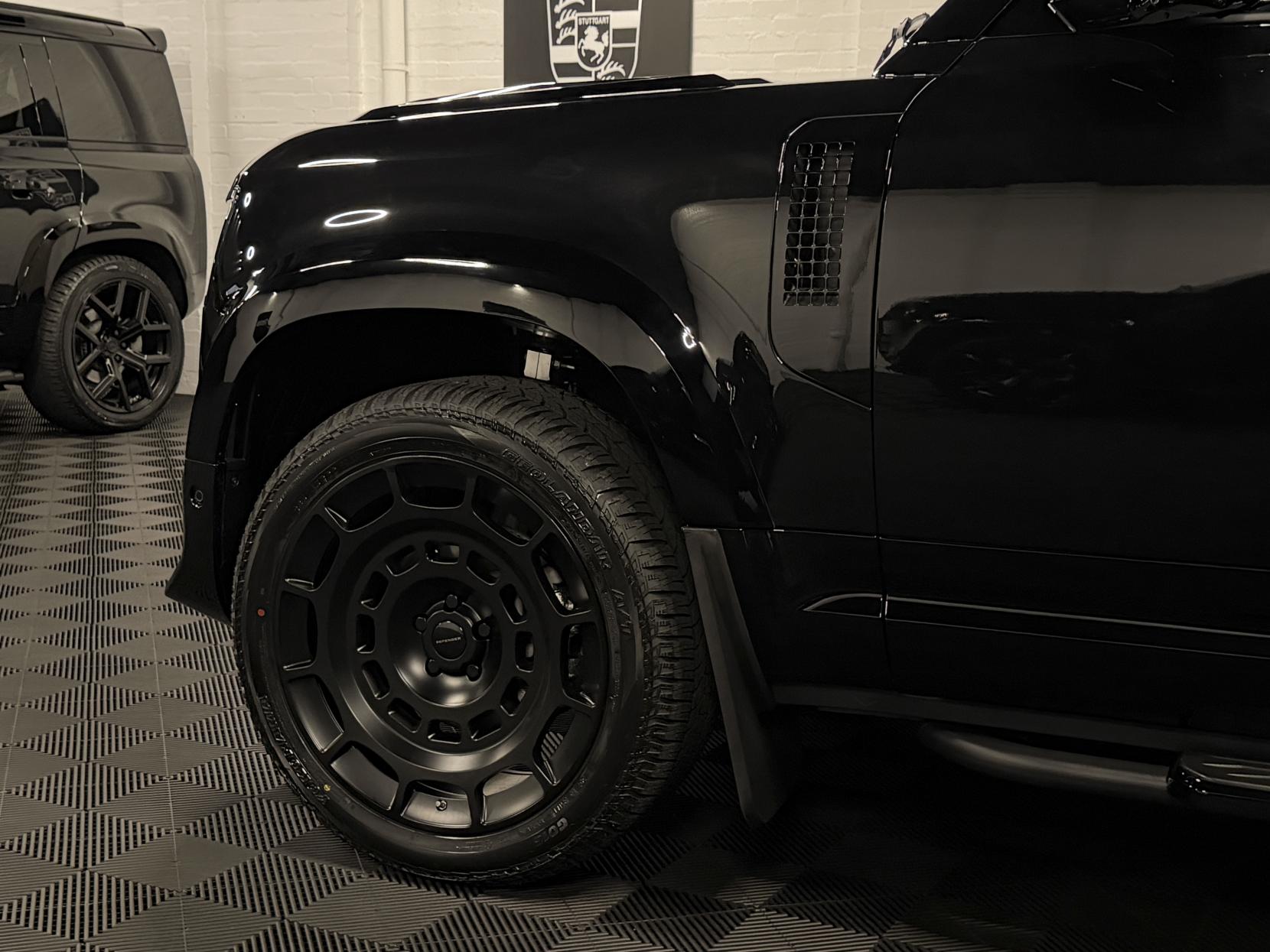 Land Rover Defender 90 3.0 D250 MHEV X-Dynamic SE Hard Top SUV 3dr Diesel Auto 4WD SWB Euro 6 (s/s) (249 ps)