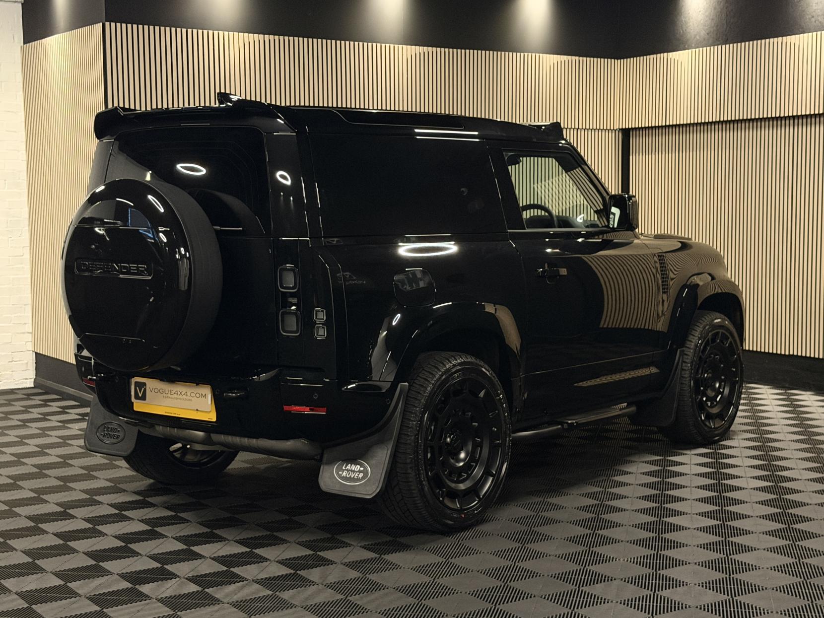 Land Rover Defender 90 3.0 D250 MHEV X-Dynamic SE Hard Top SUV 3dr Diesel Auto 4WD SWB Euro 6 (s/s) (249 ps)