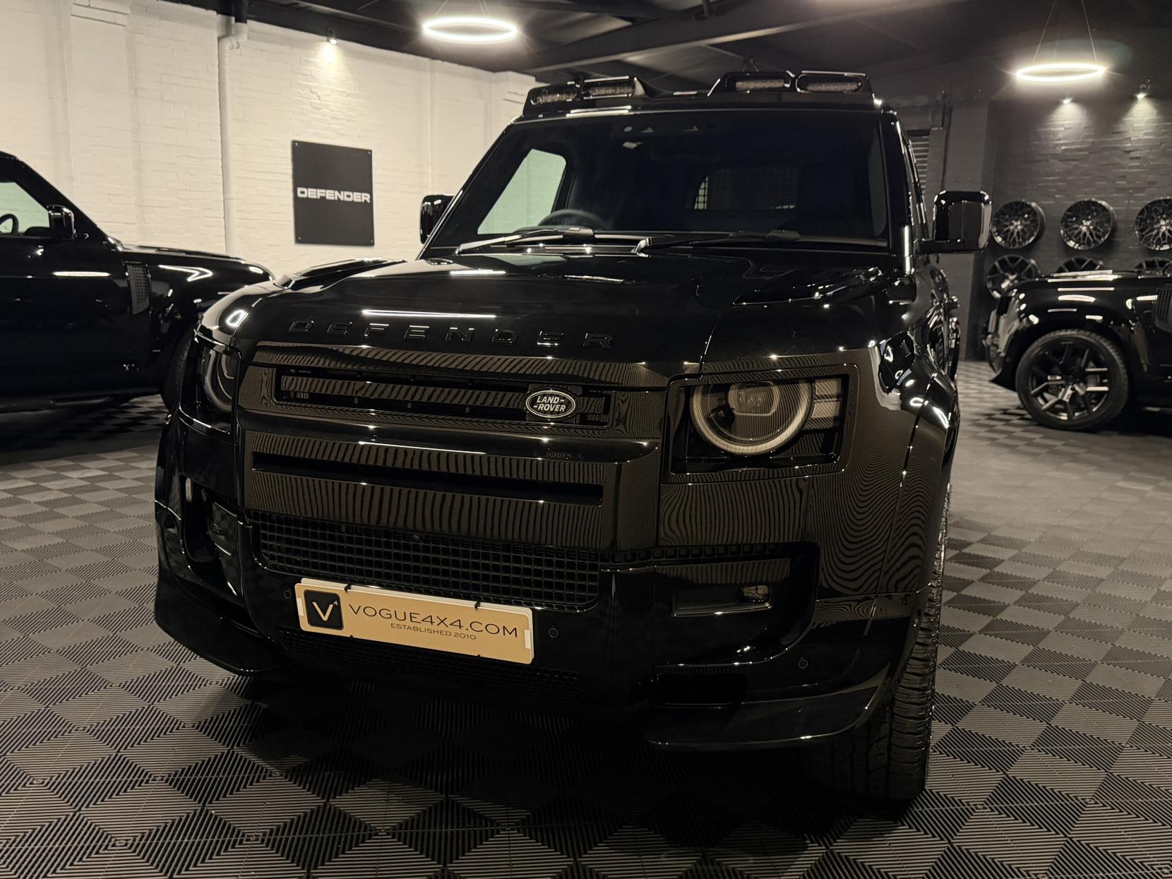 Land Rover Defender 90 3.0 D250 MHEV X-Dynamic SE Hard Top SUV 3dr Diesel Auto 4WD SWB Euro 6 (s/s) (249 ps)