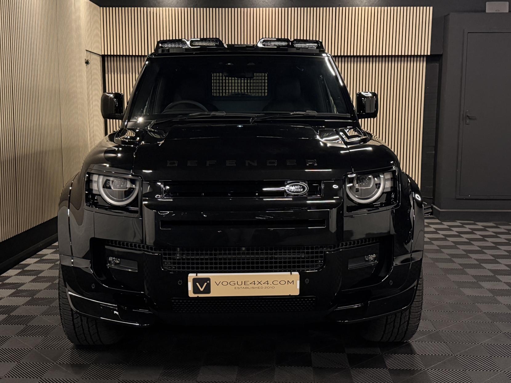 Land Rover Defender 90 3.0 D250 MHEV X-Dynamic SE Hard Top SUV 3dr Diesel Auto 4WD SWB Euro 6 (s/s) (249 ps)