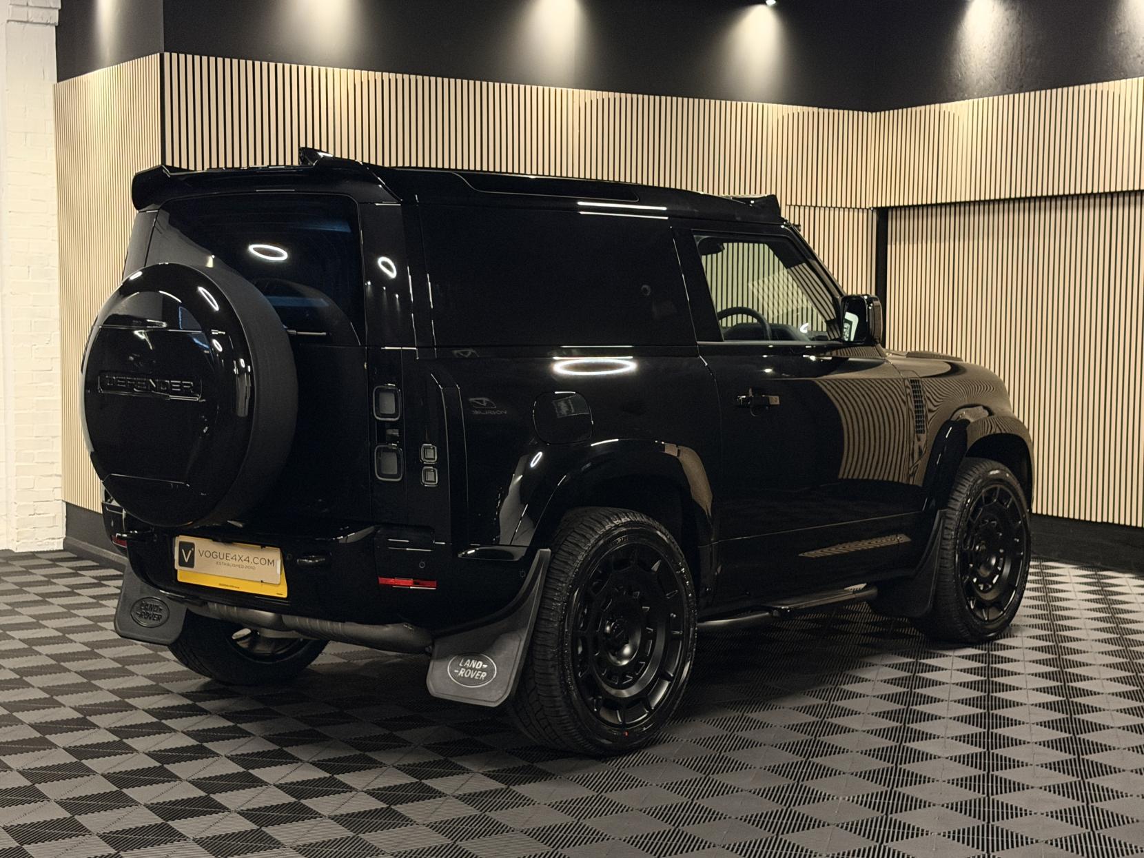 Land Rover Defender 90 3.0 D250 MHEV X-Dynamic SE Hard Top SUV 3dr Diesel Auto 4WD SWB Euro 6 (s/s) (249 ps)