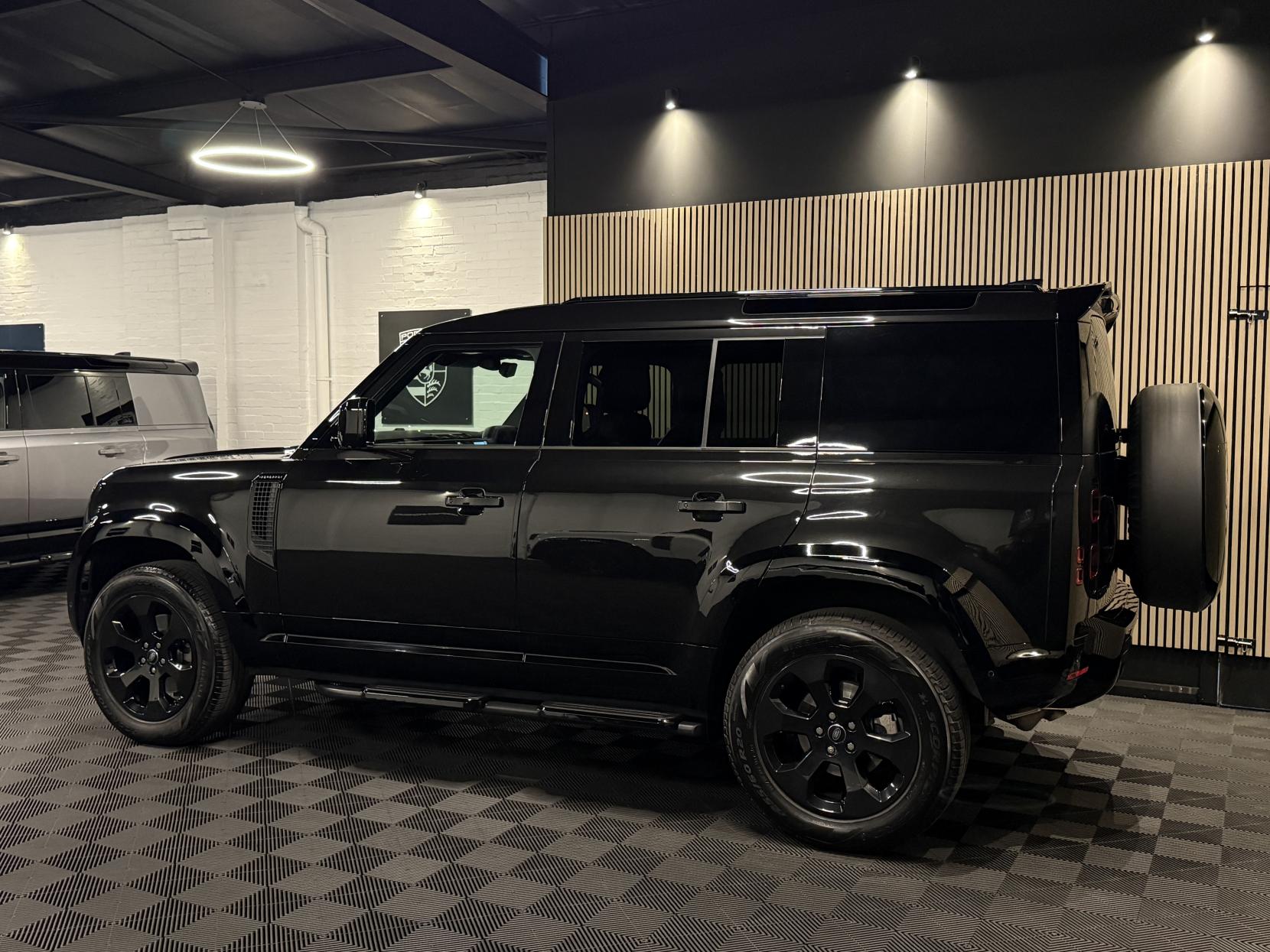 Land Rover Defender 110 3.0 D250 MHEV HSE Hard Top SUV 5dr Diesel Auto 4WD MWB Euro 6 (s/s) (250 ps)