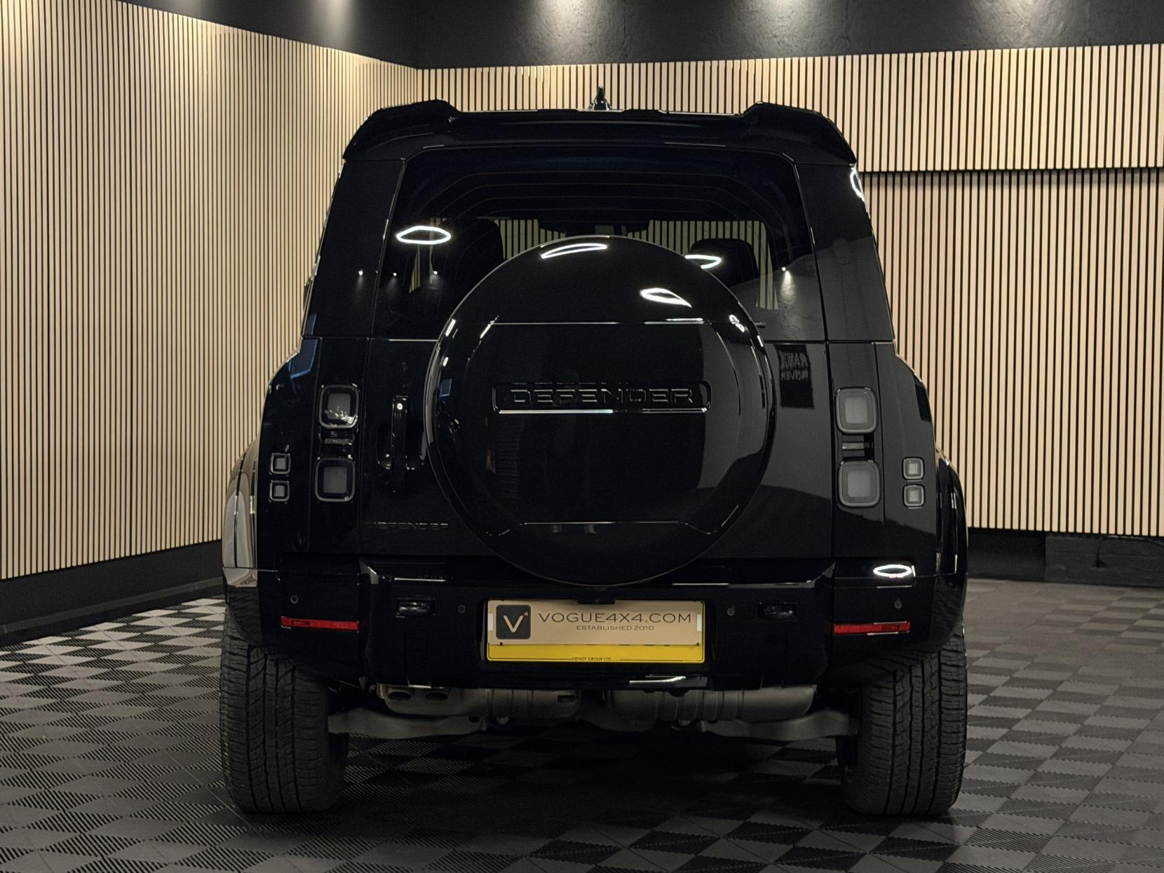 Land Rover Defender 110 3.0 D250 MHEV X-Dynamic SE Hard Top SUV 5dr Diesel Auto 4WD MWB Euro 6 (s/s) (249 ps)