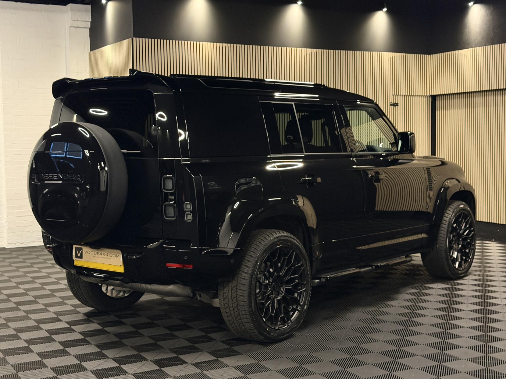 Land Rover Defender 110 3.0 D250 MHEV X-Dynamic SE Hard Top SUV 5dr Diesel Auto 4WD MWB Euro 6 (s/s) (249 ps)