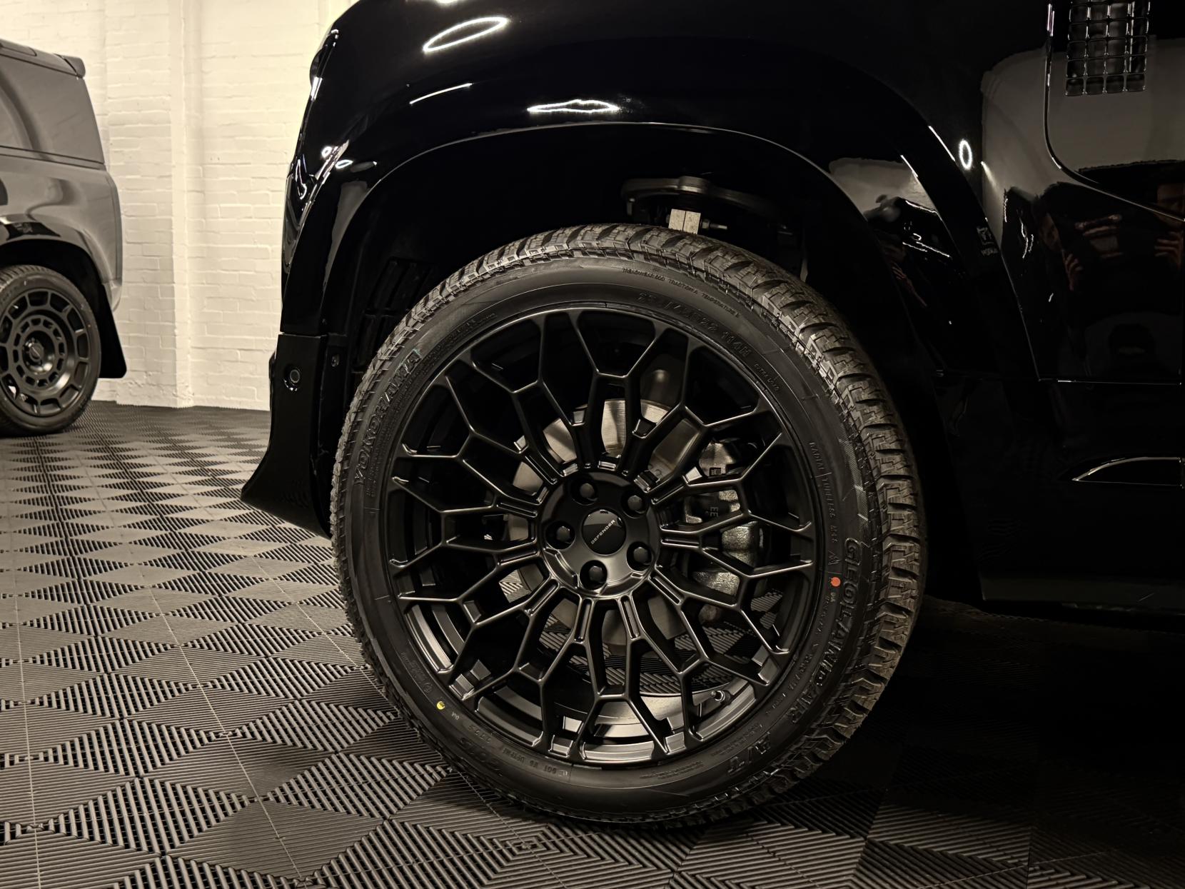 Land Rover Defender 110 3.0 D250 MHEV X-Dynamic SE Hard Top SUV 5dr Diesel Auto 4WD MWB Euro 6 (s/s) (249 ps)