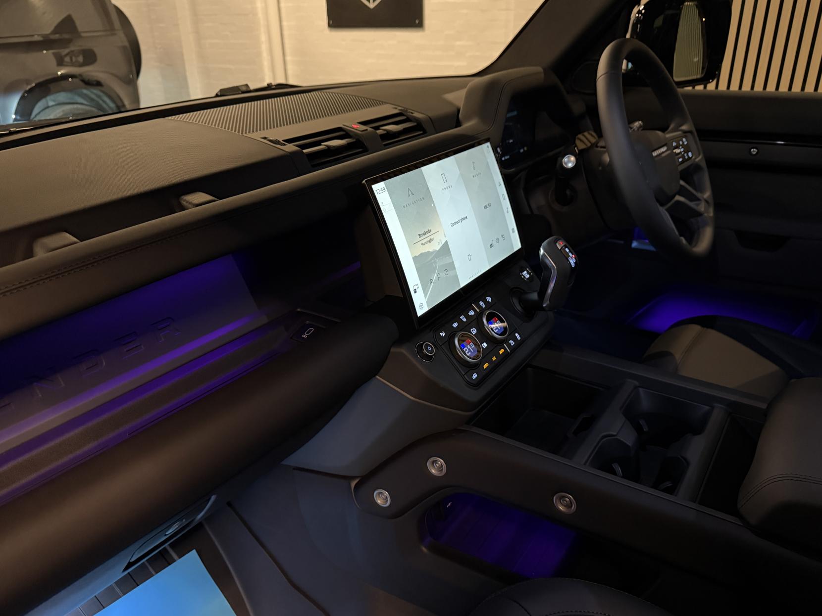 Land Rover Defender 110 3.0 D250 MHEV X-Dynamic SE Hard Top SUV 5dr Diesel Auto 4WD MWB Euro 6 (s/s) (249 ps)