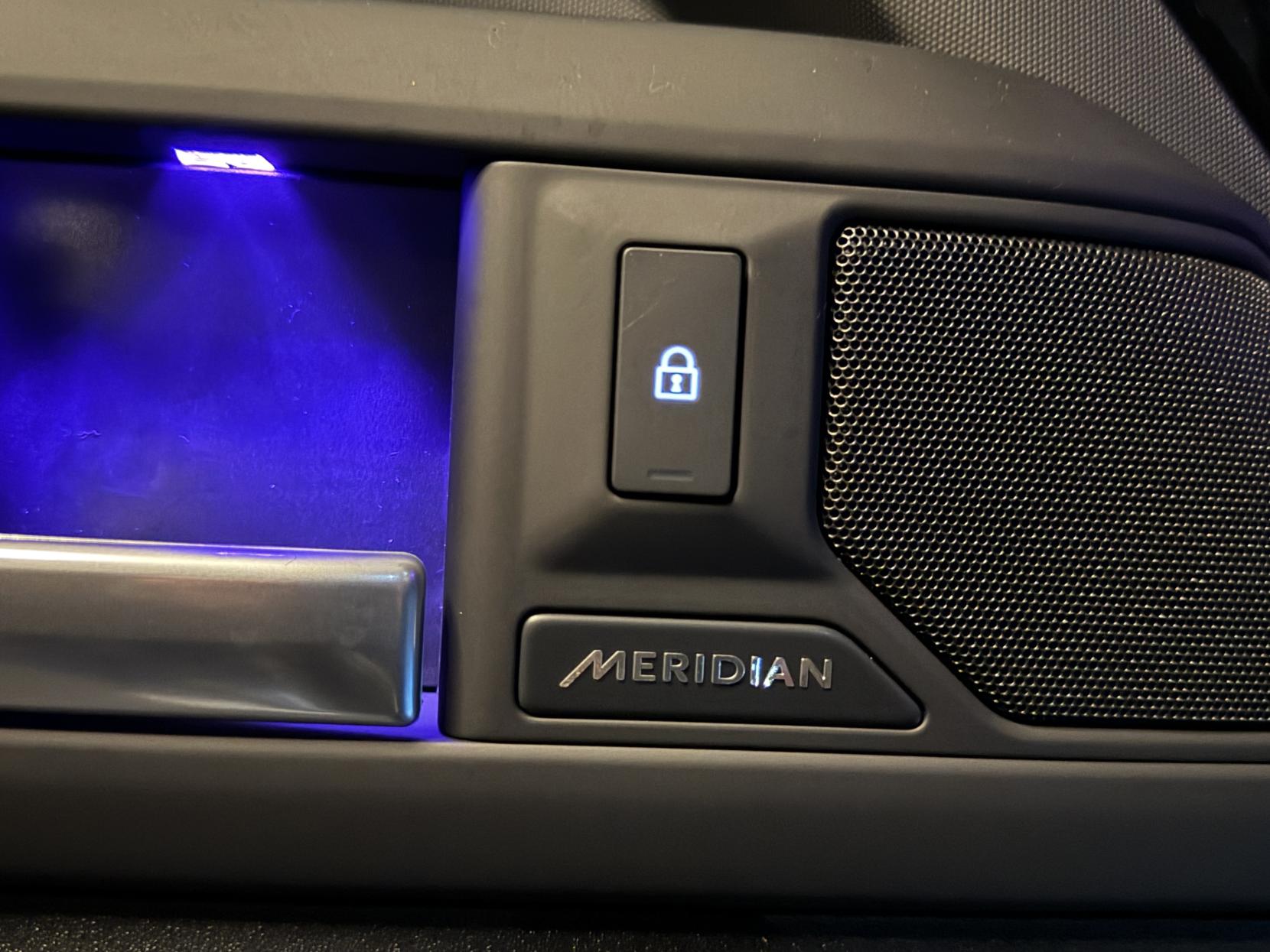 Land Rover Defender 110 3.0 D250 MHEV X-Dynamic SE Hard Top SUV 5dr Diesel Auto 4WD MWB Euro 6 (s/s) (249 ps)