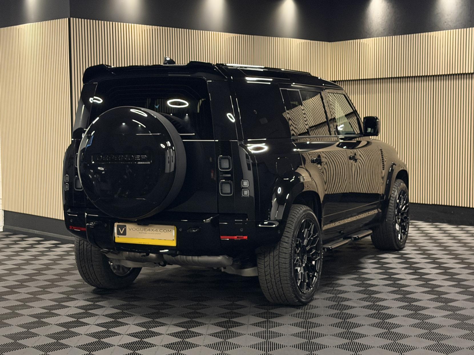 Land Rover Defender 110 3.0 D250 MHEV X-Dynamic SE Hard Top SUV 5dr Diesel Auto 4WD MWB Euro 6 (s/s) (249 ps)