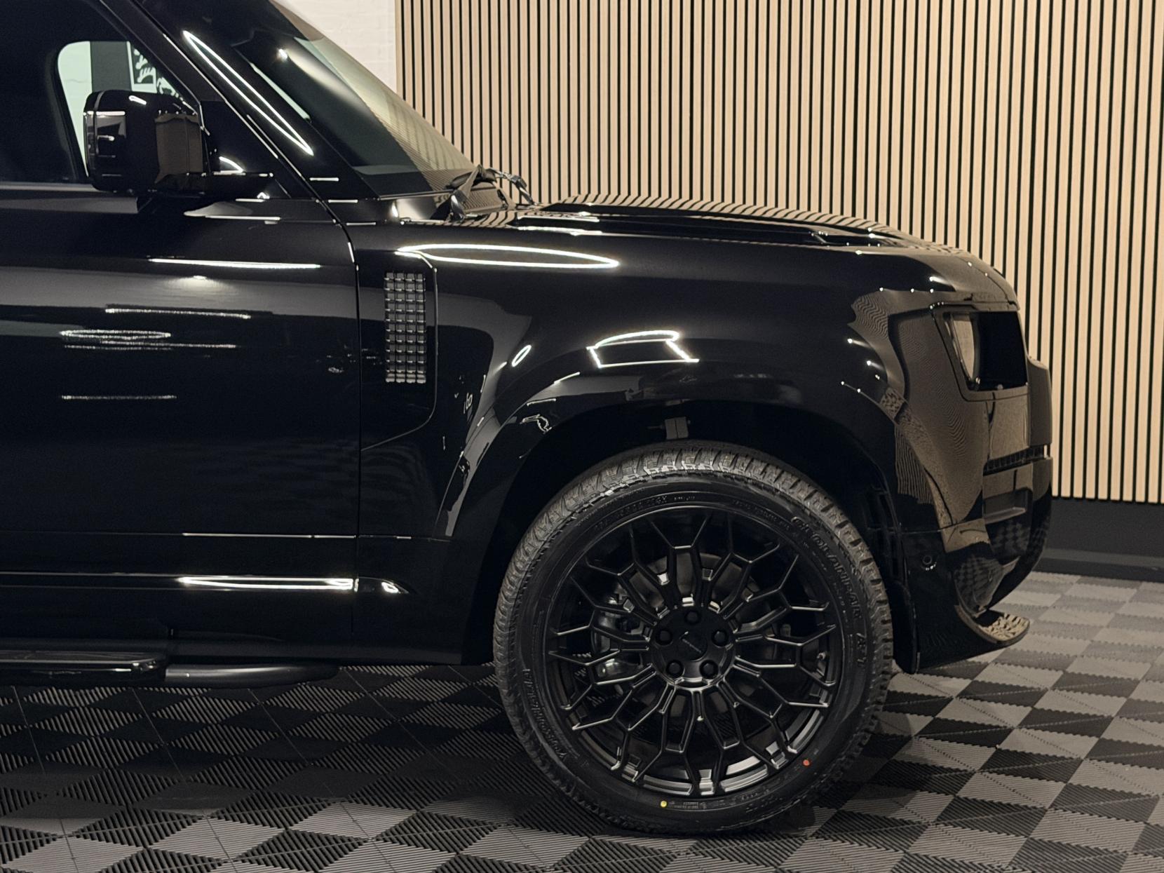 Land Rover Defender 110 3.0 D250 MHEV X-Dynamic SE Hard Top SUV 5dr Diesel Auto 4WD MWB Euro 6 (s/s) (249 ps)