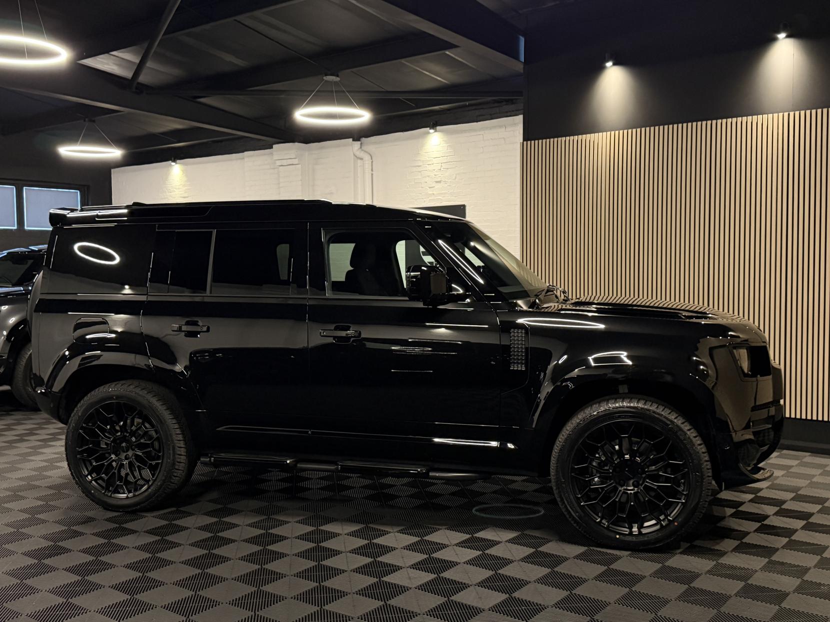 Land Rover Defender 110 3.0 D250 MHEV X-Dynamic SE Hard Top SUV 5dr Diesel Auto 4WD MWB Euro 6 (s/s) (249 ps)