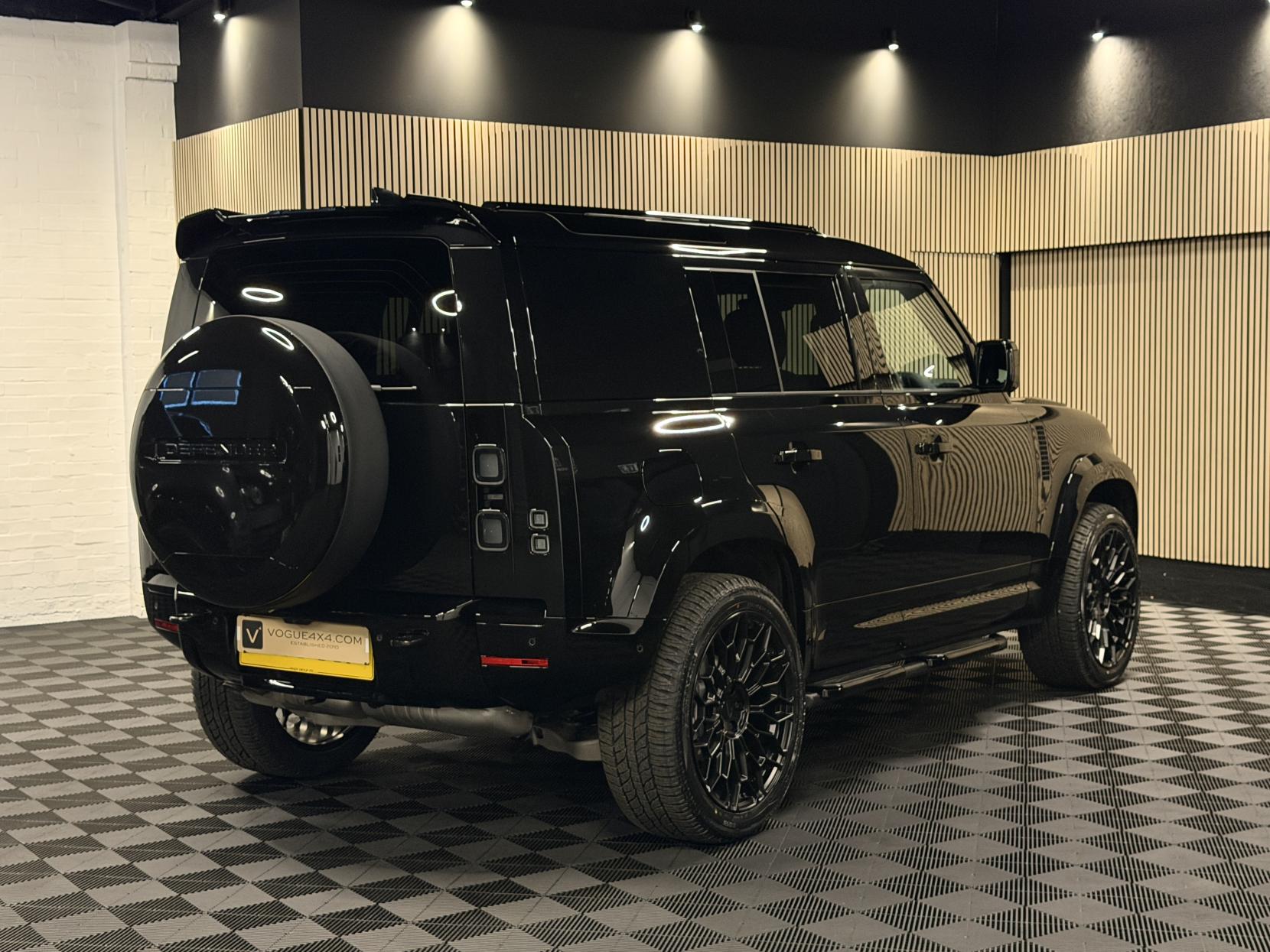 Land Rover Defender 110 3.0 D250 MHEV X-Dynamic SE Hard Top SUV 5dr Diesel Auto 4WD MWB Euro 6 (s/s) (249 ps)