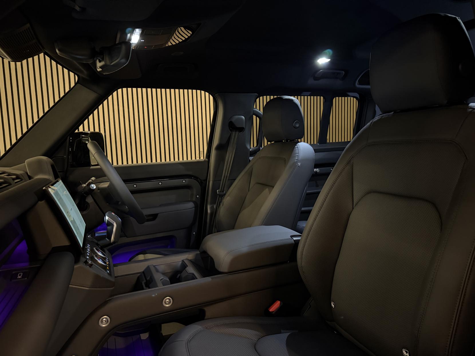 Land Rover Defender 110 3.0 D250 MHEV X-Dynamic SE Hard Top SUV 5dr Diesel Auto 4WD MWB Euro 6 (s/s) (249 ps)