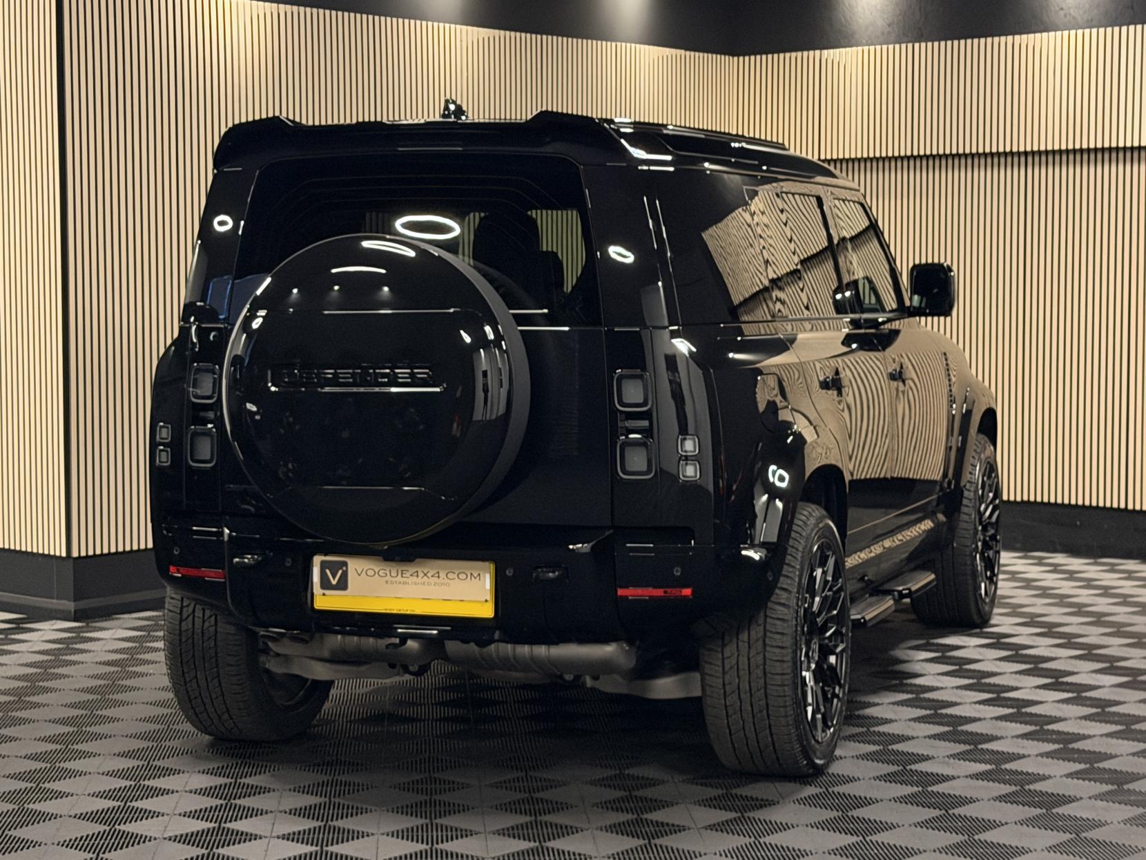 Land Rover Defender 110 3.0 D250 MHEV X-Dynamic SE Hard Top SUV 5dr Diesel Auto 4WD MWB Euro 6 (s/s) (249 ps)