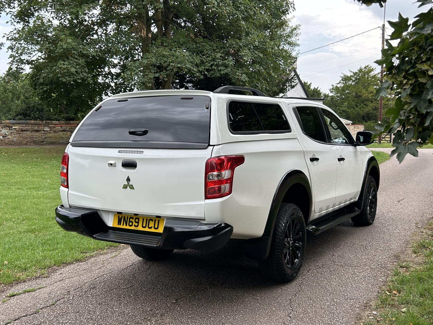 Mitsubishi L200 2.4 DI-D DC Challenger Pickup Double Cab 4dr Diesel Auto 4WD Euro 6 (181 ps)