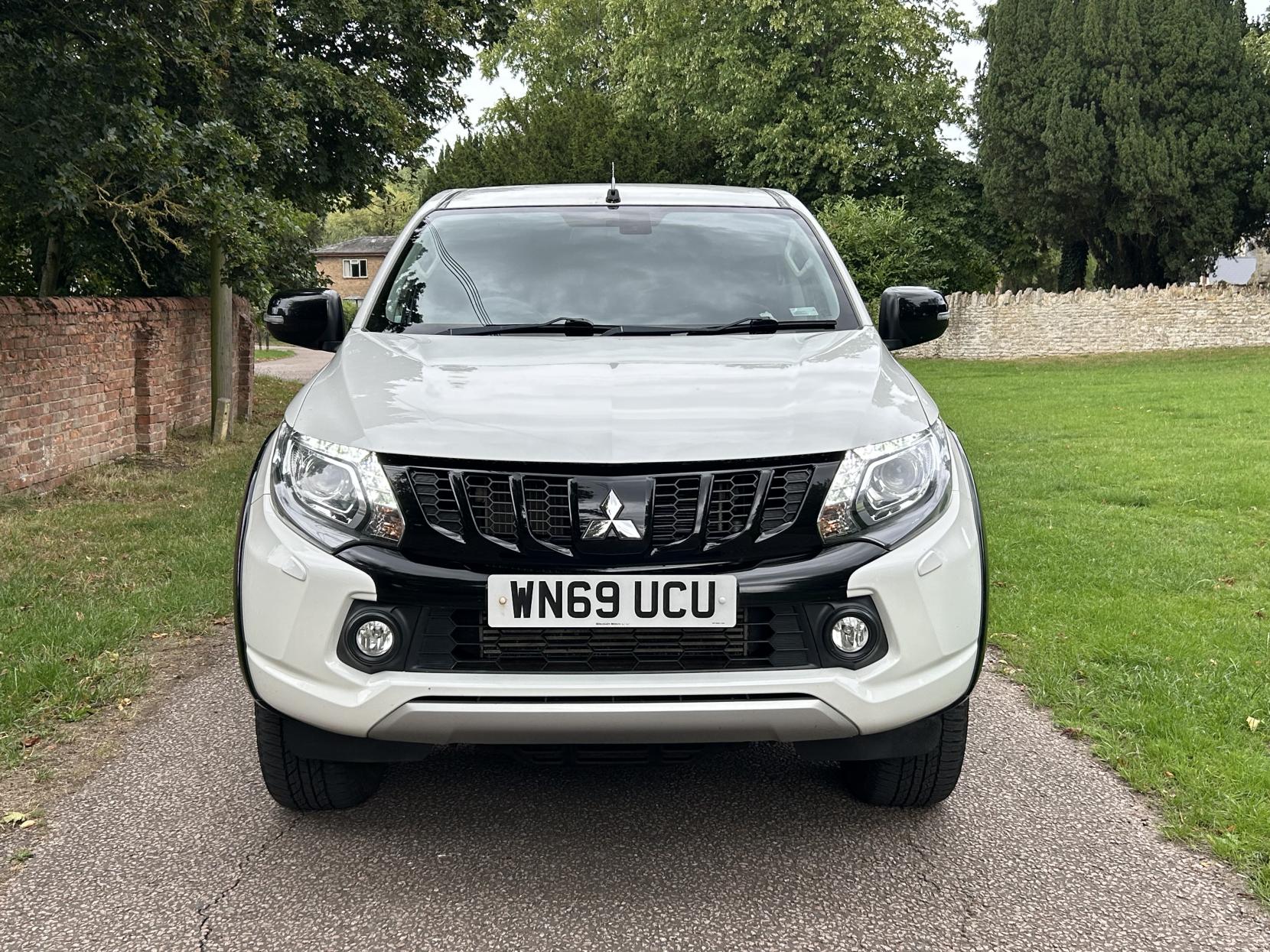Mitsubishi L200 2.4 DI-D DC Challenger Pickup Double Cab 4dr Diesel Auto 4WD Euro 6 (181 ps)