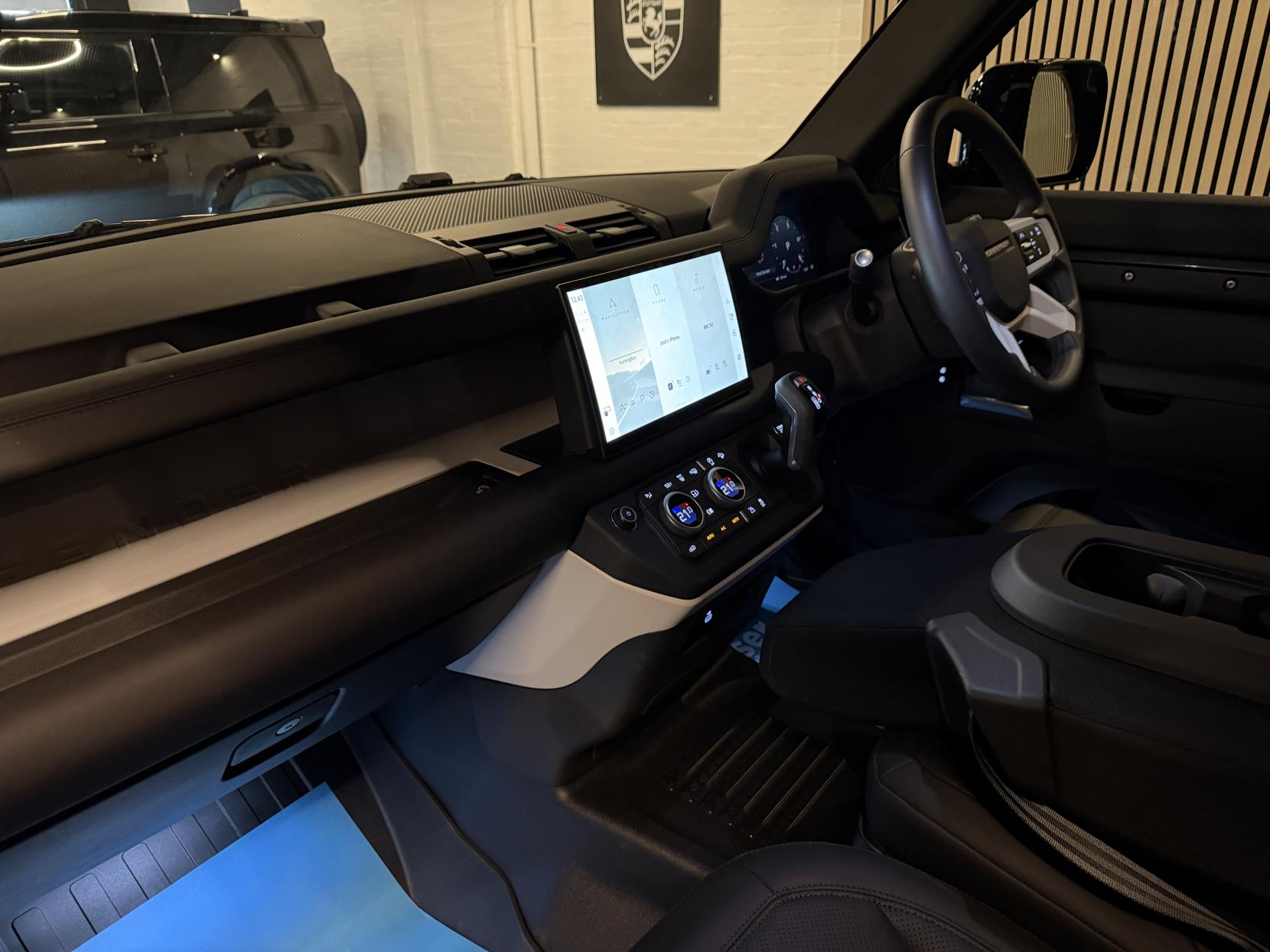 Land Rover Defender 90 3.0 D250 MHEV S Hard Top SUV 3dr Diesel Auto 4WD SWB Euro 6 (s/s) (250 ps)