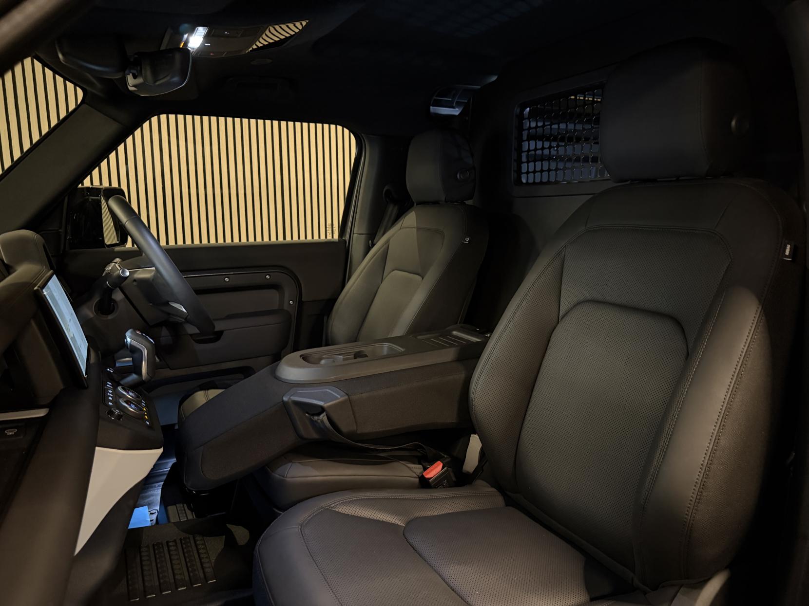 Land Rover Defender 90 3.0 D250 MHEV S Hard Top SUV 3dr Diesel Auto 4WD SWB Euro 6 (s/s) (250 ps)