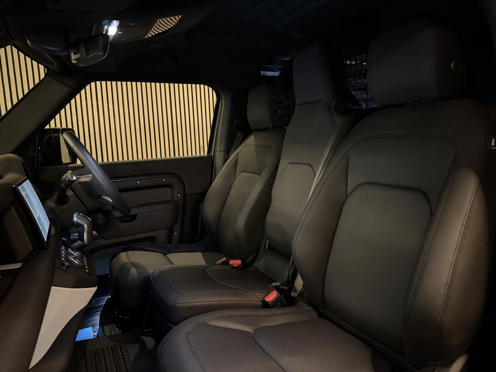 Land Rover Defender 90 3.0 D250 MHEV S Hard Top SUV 3dr Diesel Auto 4WD SWB Euro 6 (s/s) (250 ps)