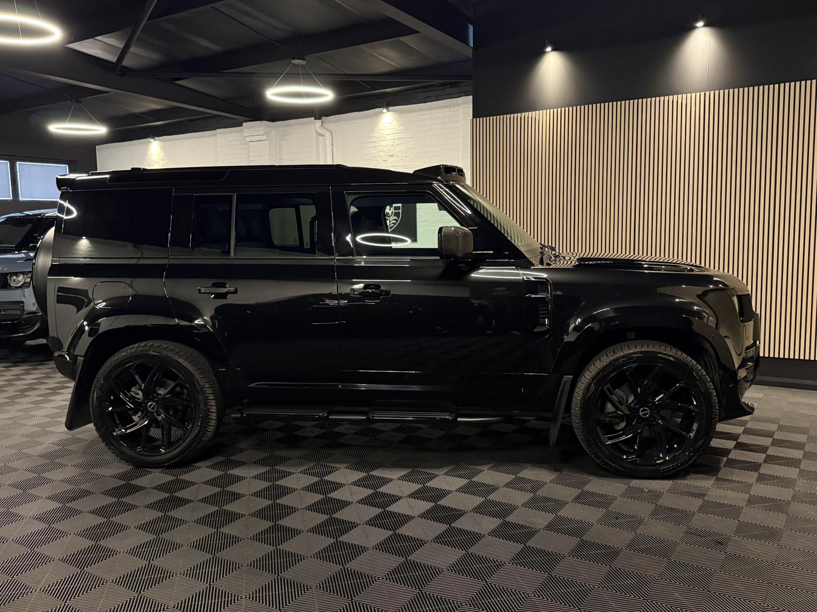 Land Rover Defender 110 3.0 D250 MHEV SE Hard Top SUV 5dr Diesel Auto 4WD MWB Euro 6 (s/s) (250 ps)