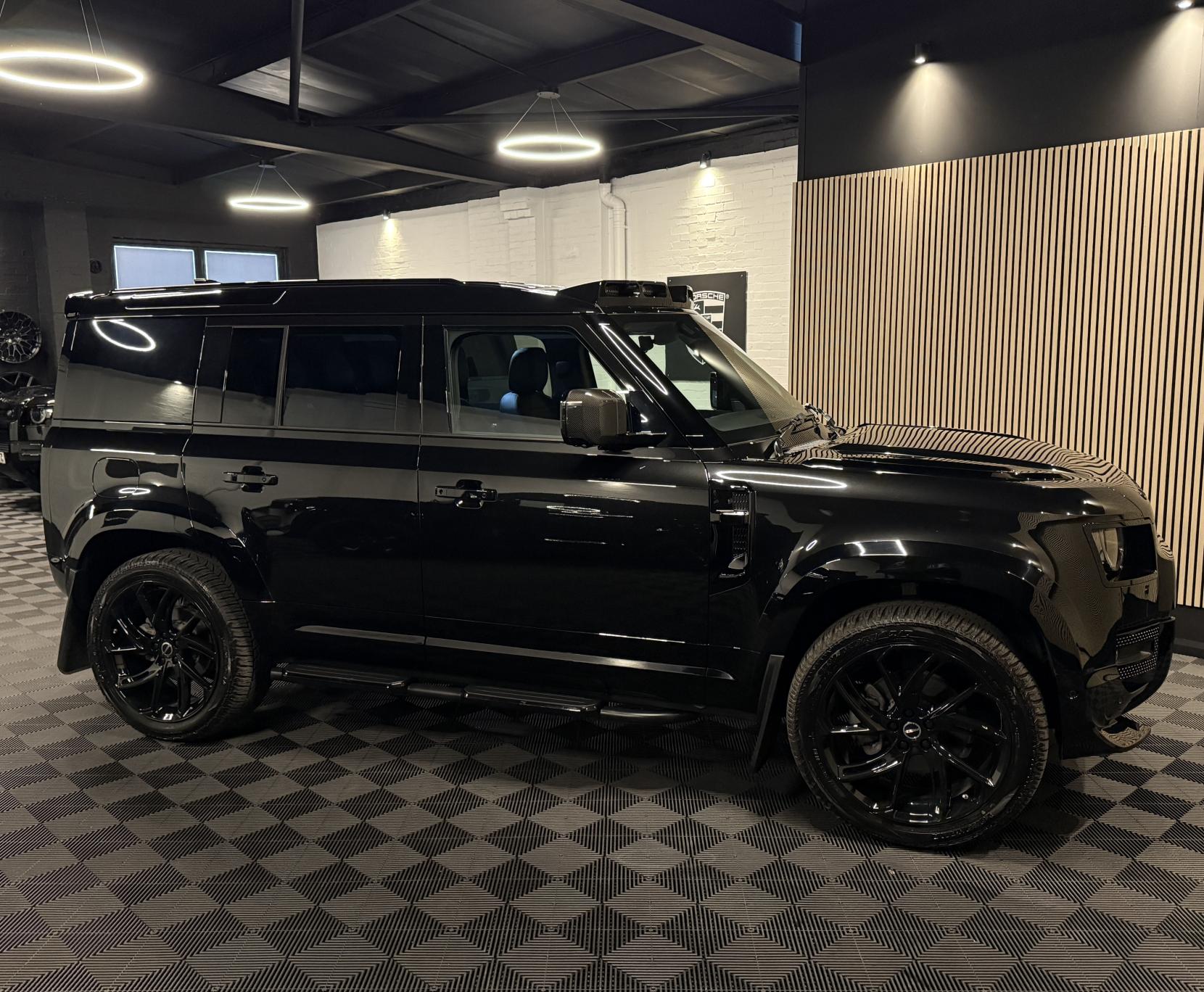 Land Rover Defender 110 3.0 D250 MHEV SE Hard Top SUV 5dr Diesel Auto 4WD MWB Euro 6 (s/s) (250 ps)
