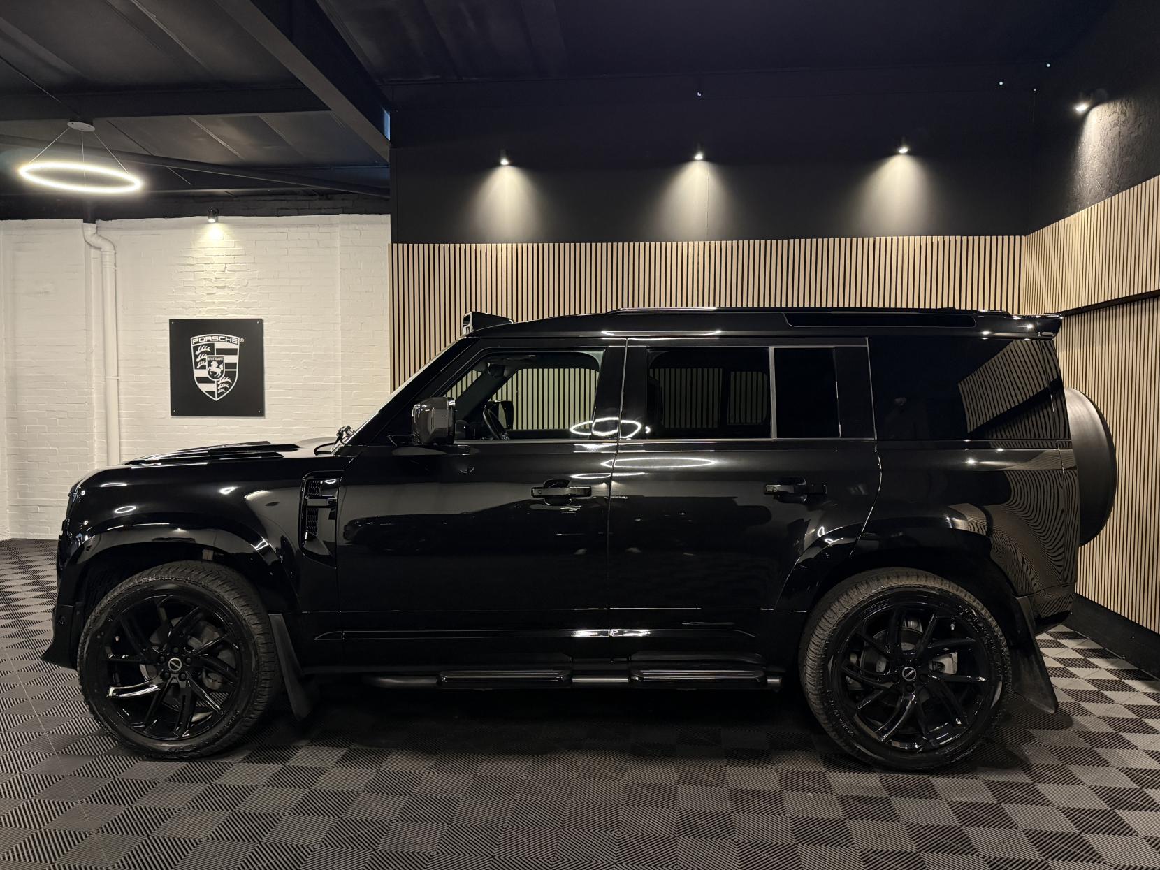 Land Rover Defender 110 3.0 D250 MHEV SE Hard Top SUV 5dr Diesel Auto 4WD MWB Euro 6 (s/s) (250 ps)