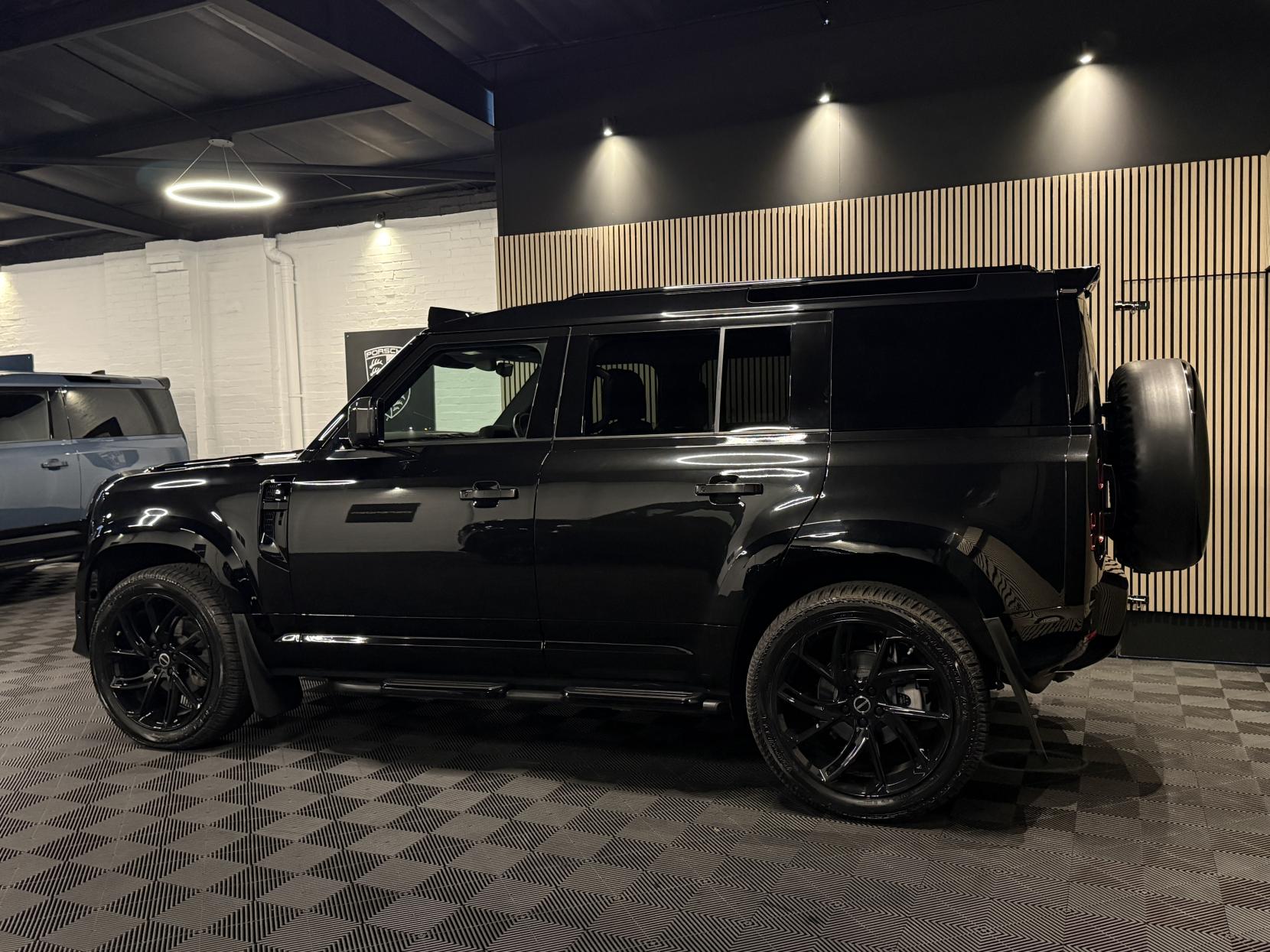 Land Rover Defender 110 3.0 D250 MHEV SE Hard Top SUV 5dr Diesel Auto 4WD MWB Euro 6 (s/s) (250 ps)