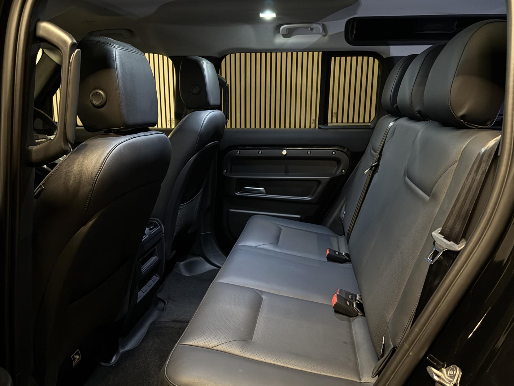 Land Rover Defender 110 3.0 D250 MHEV SE Hard Top SUV 5dr Diesel Auto 4WD MWB Euro 6 (s/s) (250 ps)