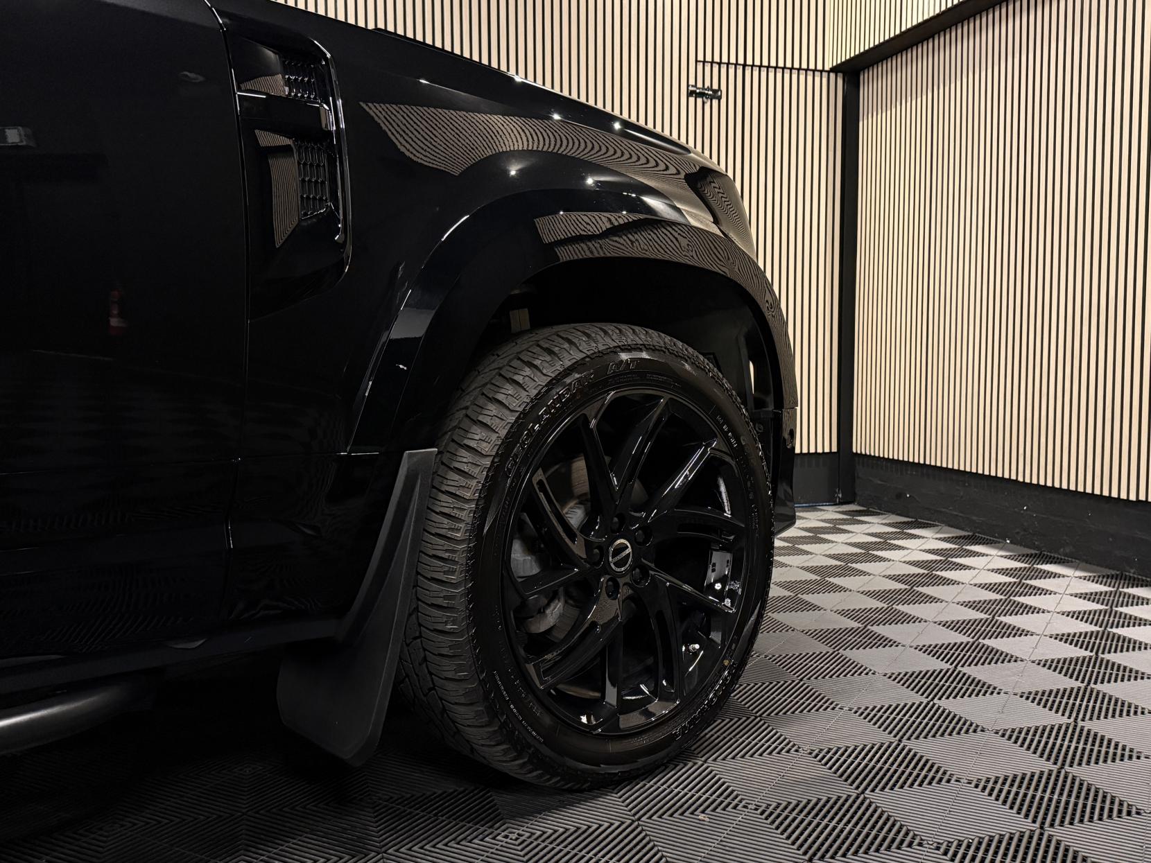 Land Rover Defender 110 3.0 D250 MHEV SE Hard Top SUV 5dr Diesel Auto 4WD MWB Euro 6 (s/s) (250 ps)