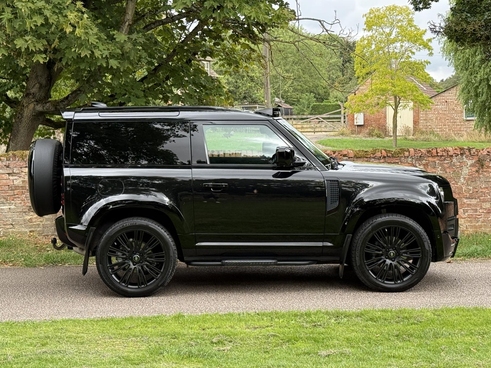 Land Rover Defender 90 3.0 D200 MHEV Hard Top SUV 3dr Diesel Auto 4WD SWB Euro 6 (s/s) (200 ps)
